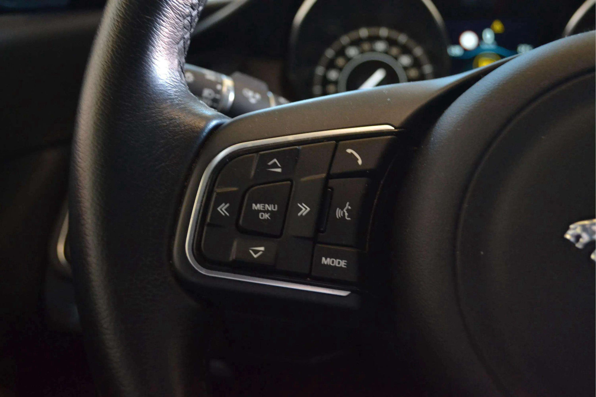 Jaguar E-Pace 2.0D - foto 19