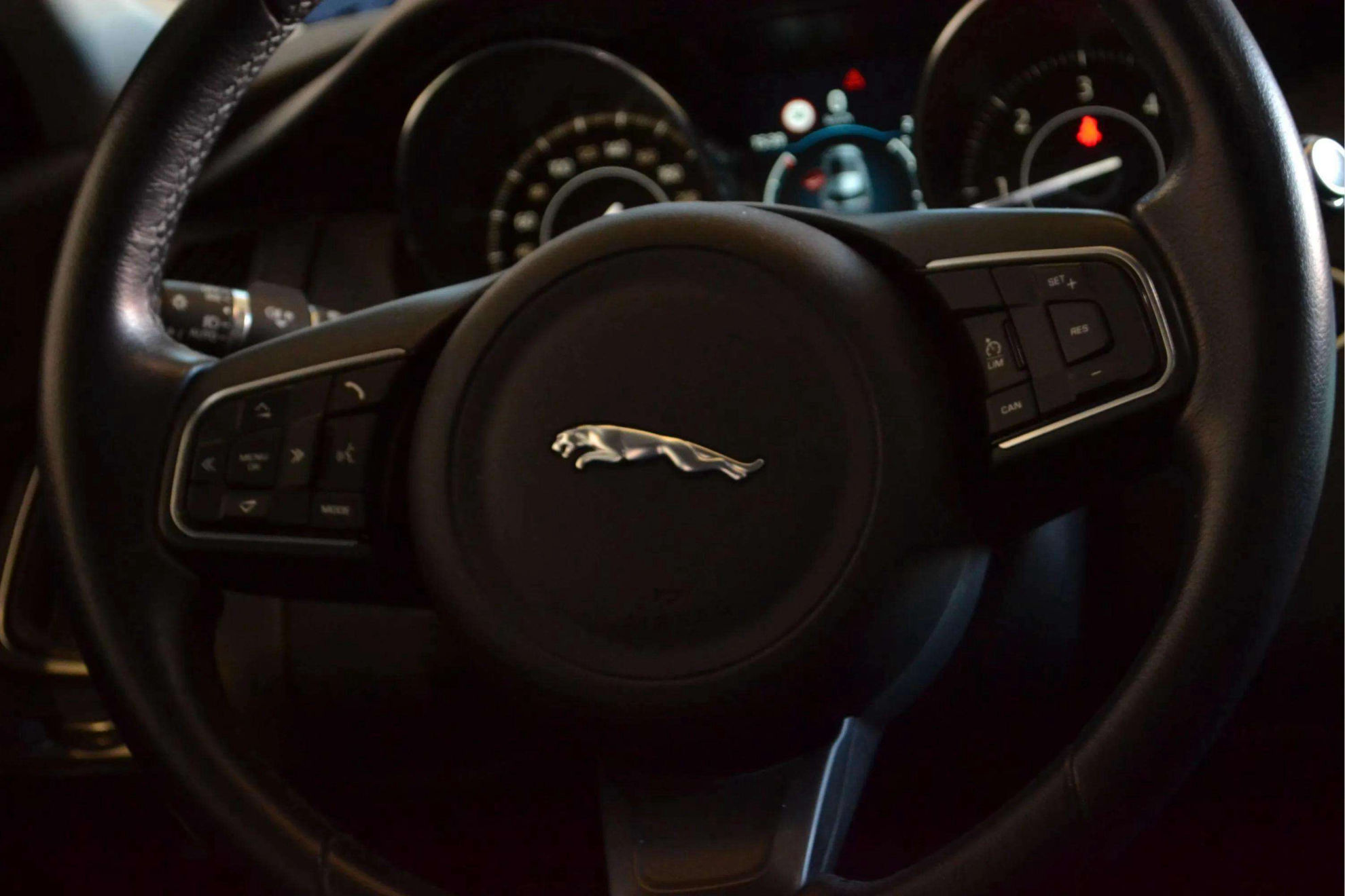 Jaguar E-Pace 2.0D - foto 17