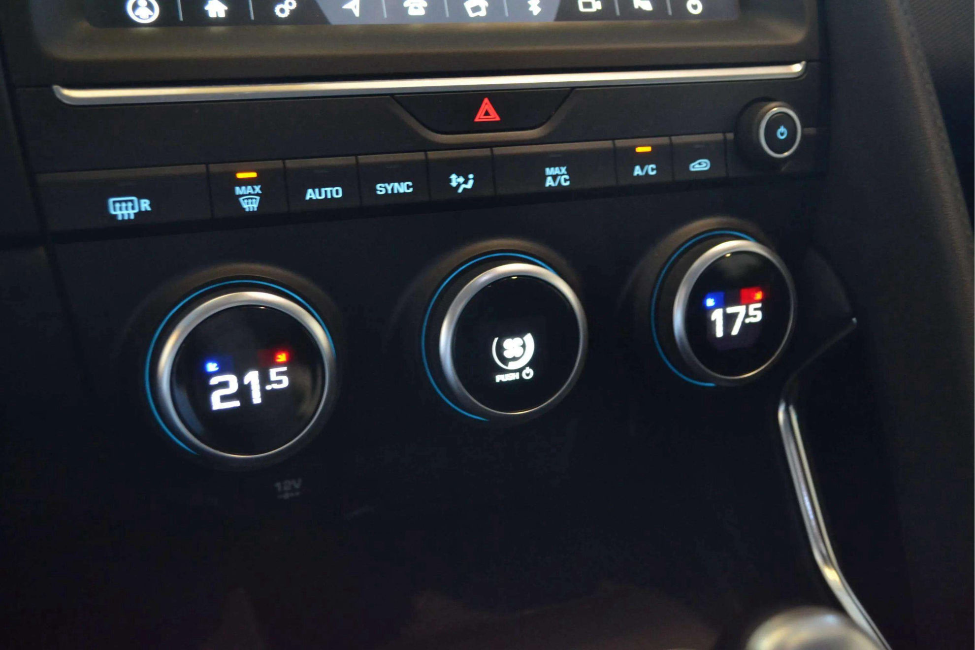 Jaguar E-Pace 2.0D - foto 28