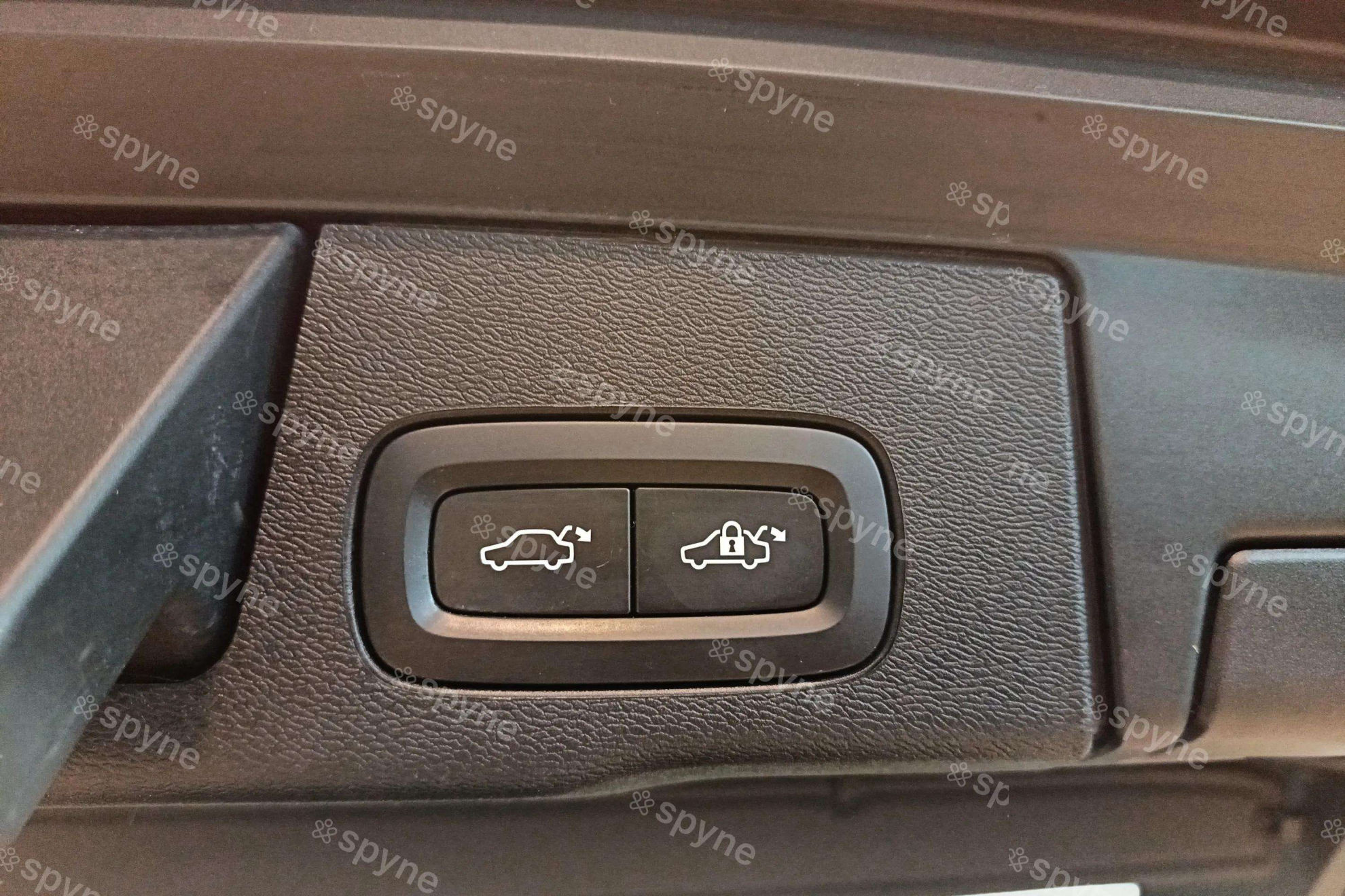 Volvo XC60 2.0 B4 D Core - foto 8