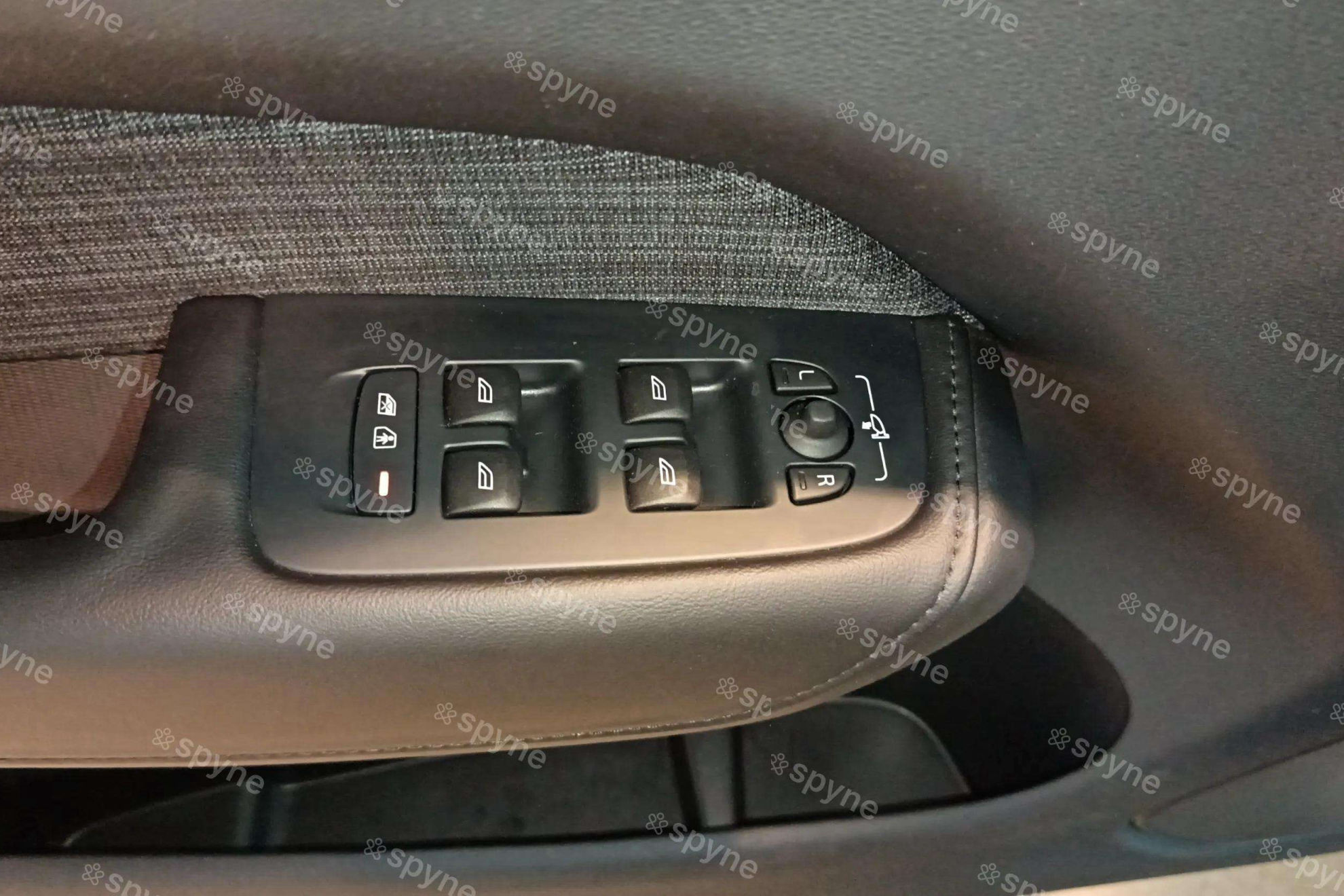 Volvo XC60 2.0 B4 D Core - foto 15