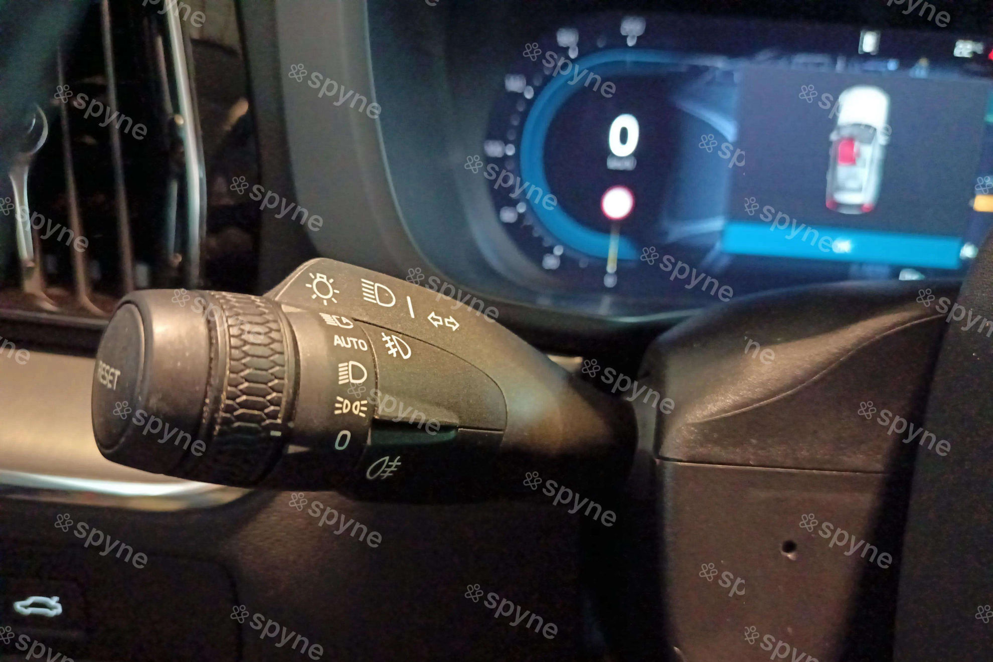 Volvo XC60 2.0 B4 D Core - foto 17