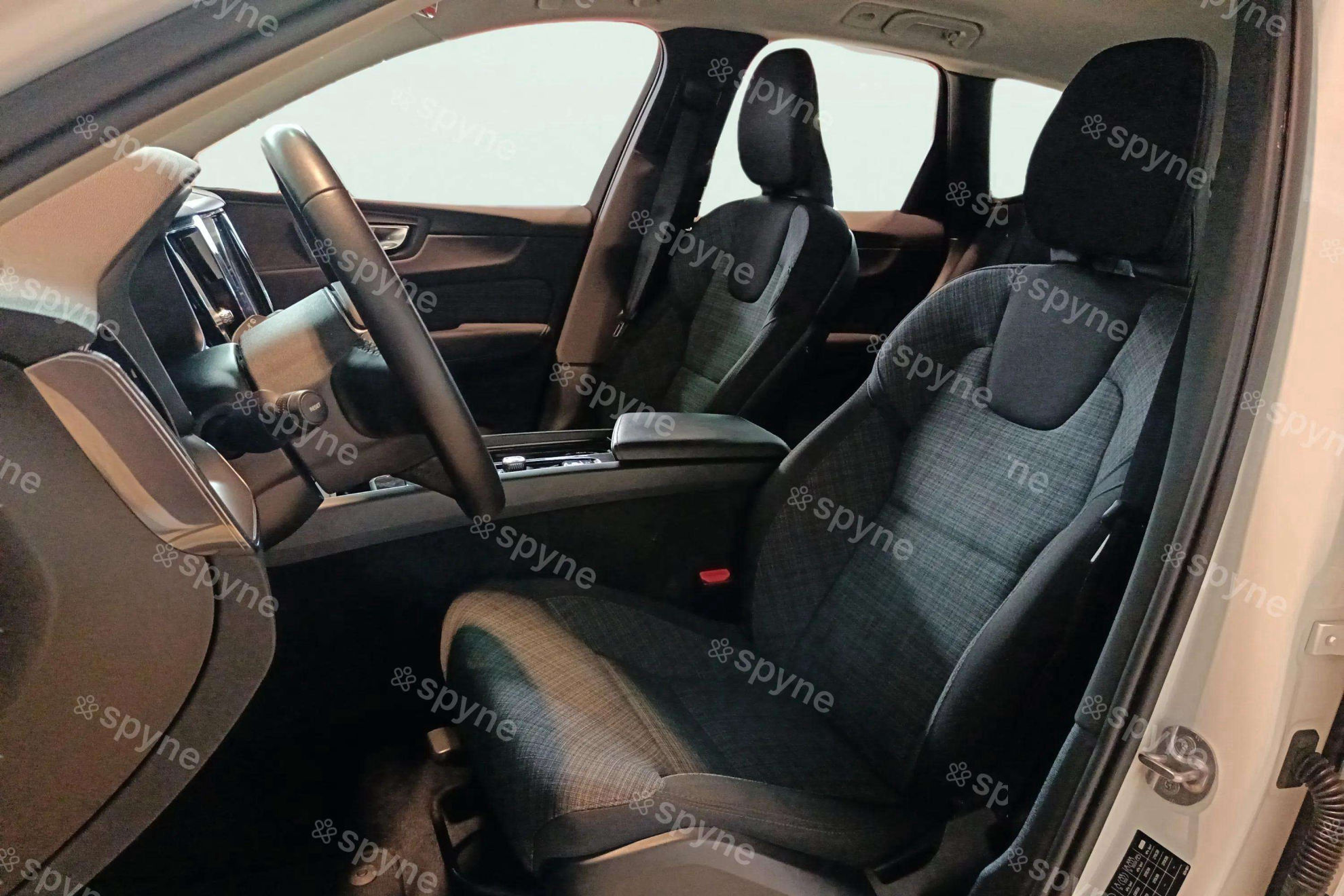 Volvo XC60 2.0 B4 D Core - foto 13
