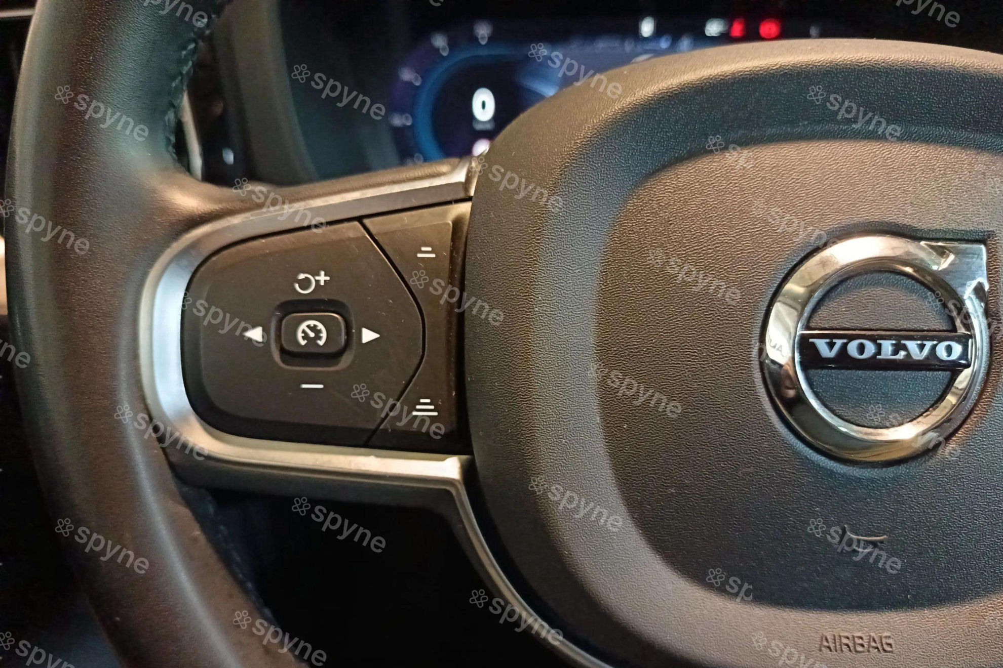 Volvo XC60 2.0 B4 D Core - foto 19