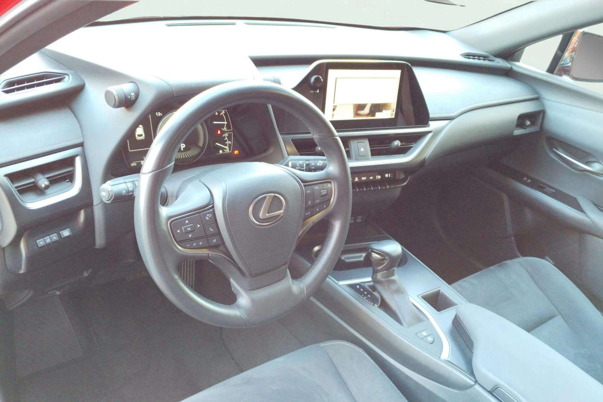 Lexus UX 2.0 250h Business - foto 12