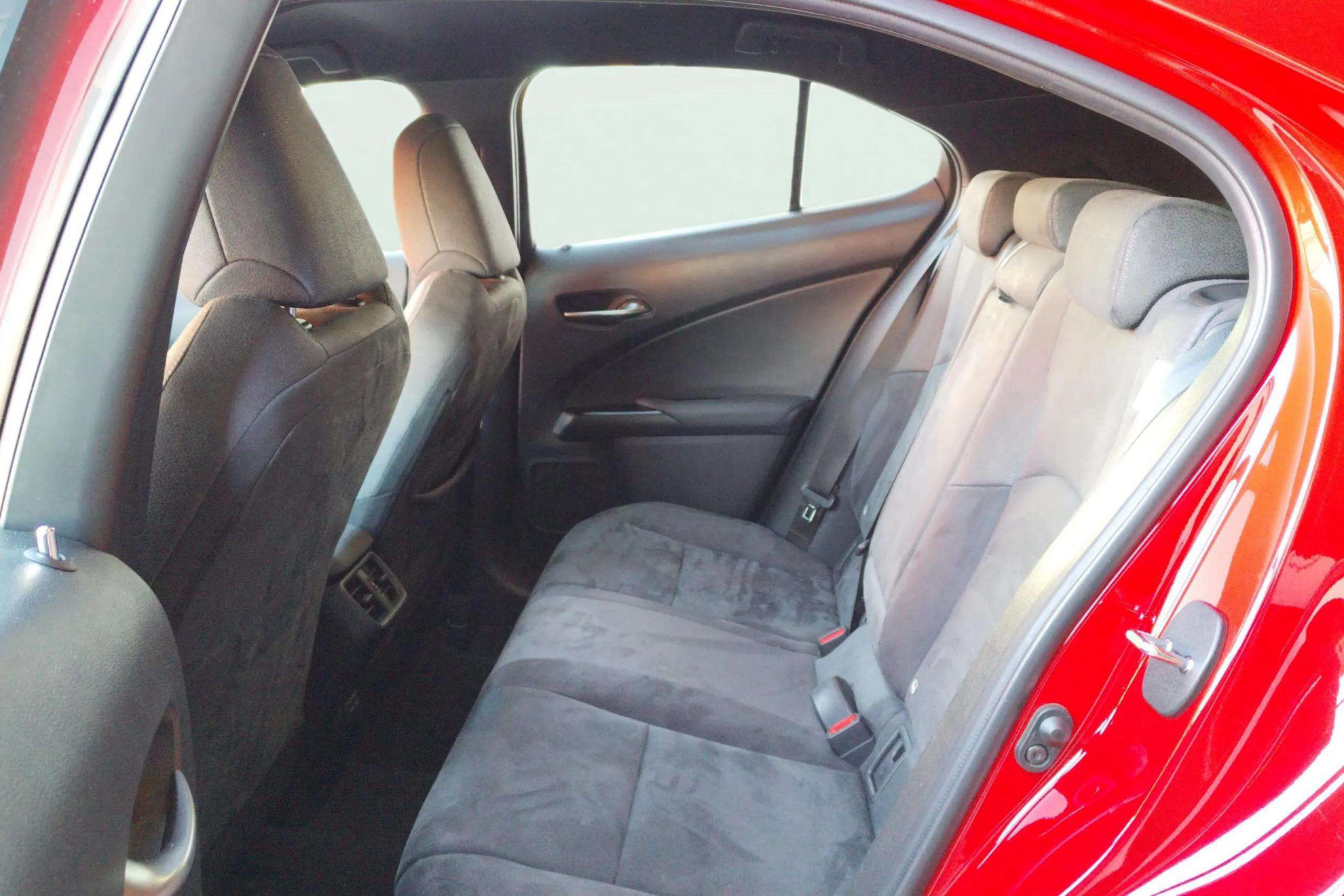 Lexus UX 2.0 250h Business - foto 10