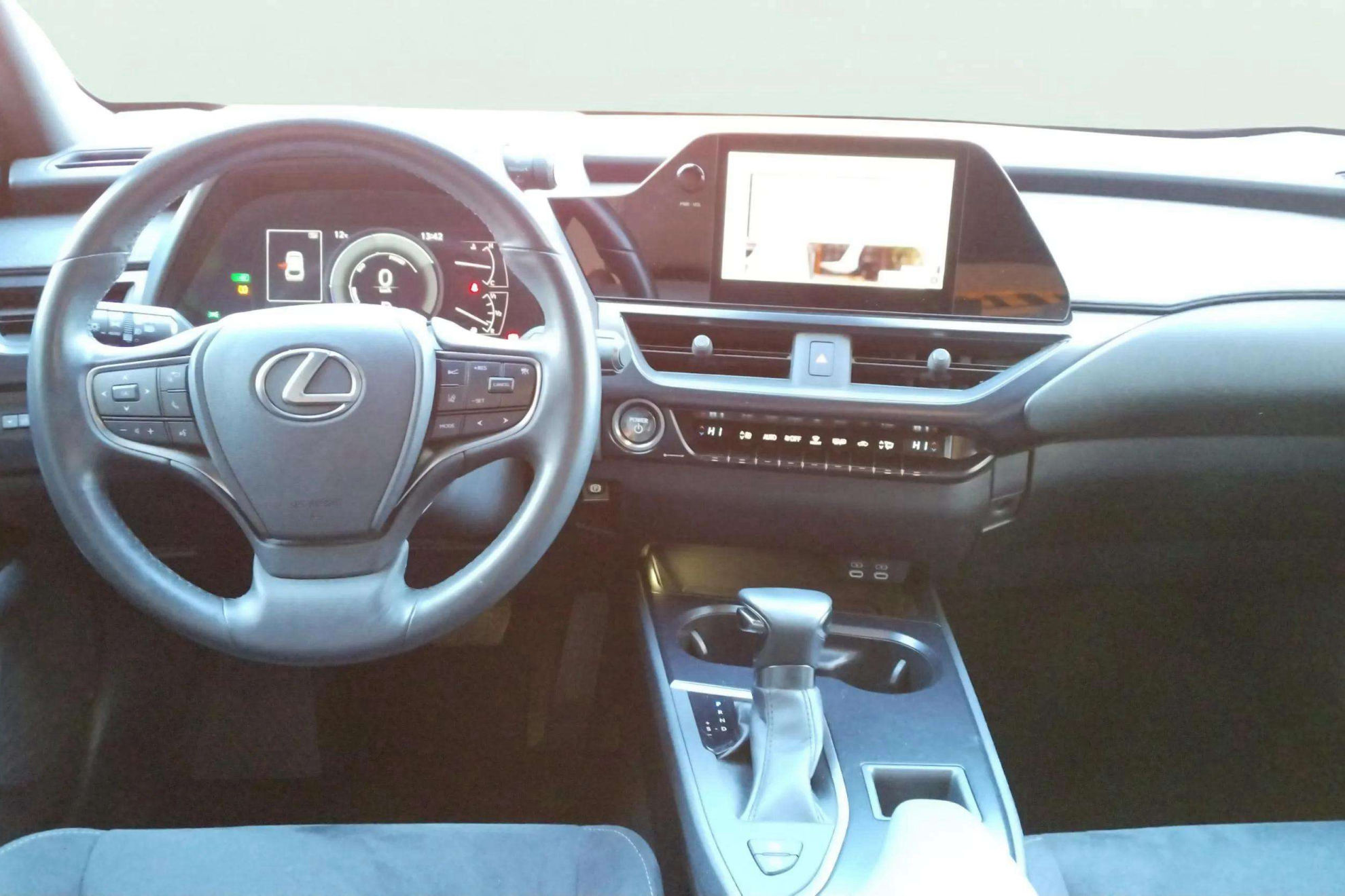 Lexus UX 2.0 250h Business - foto 13