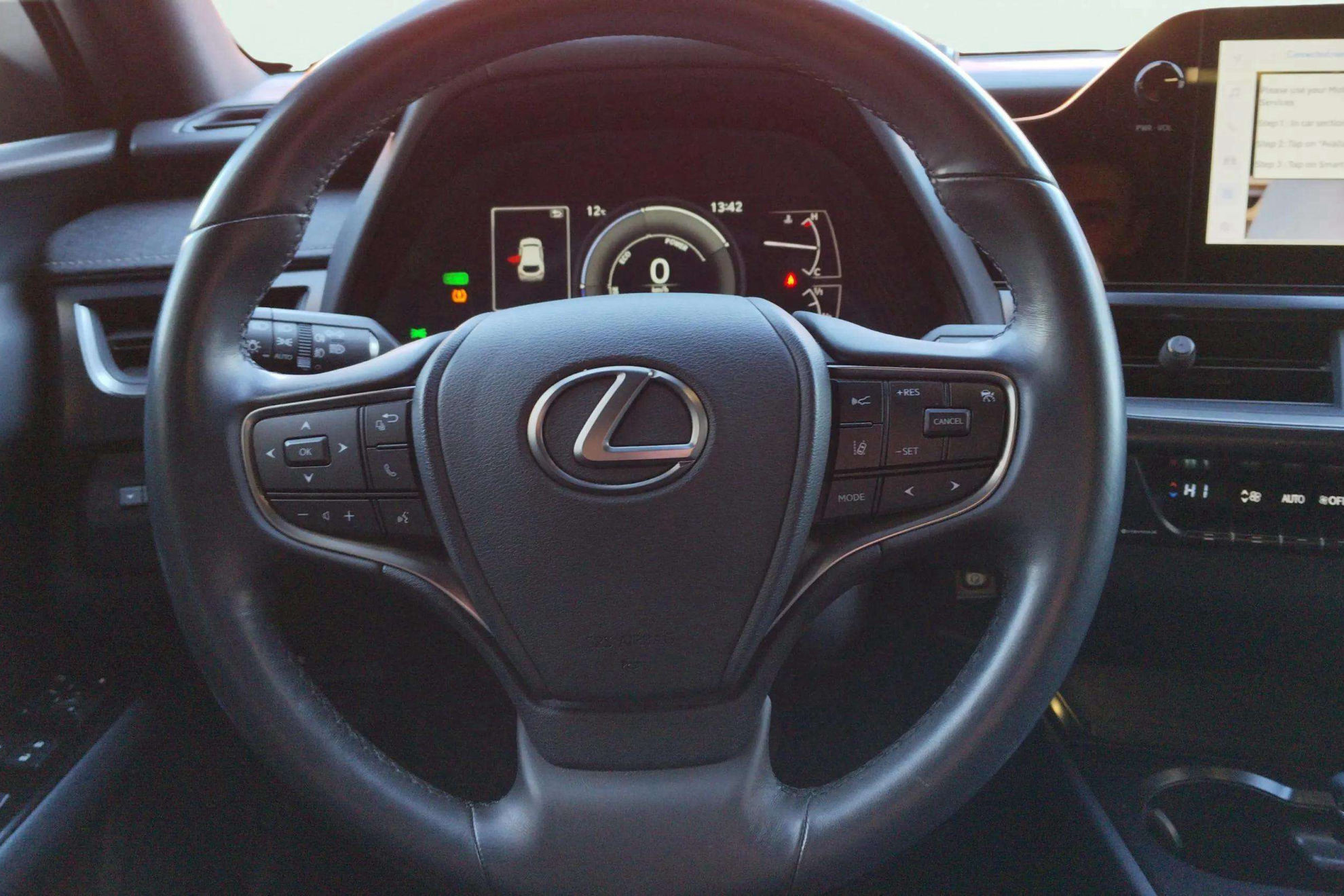 Lexus UX 2.0 250h Business - foto 14