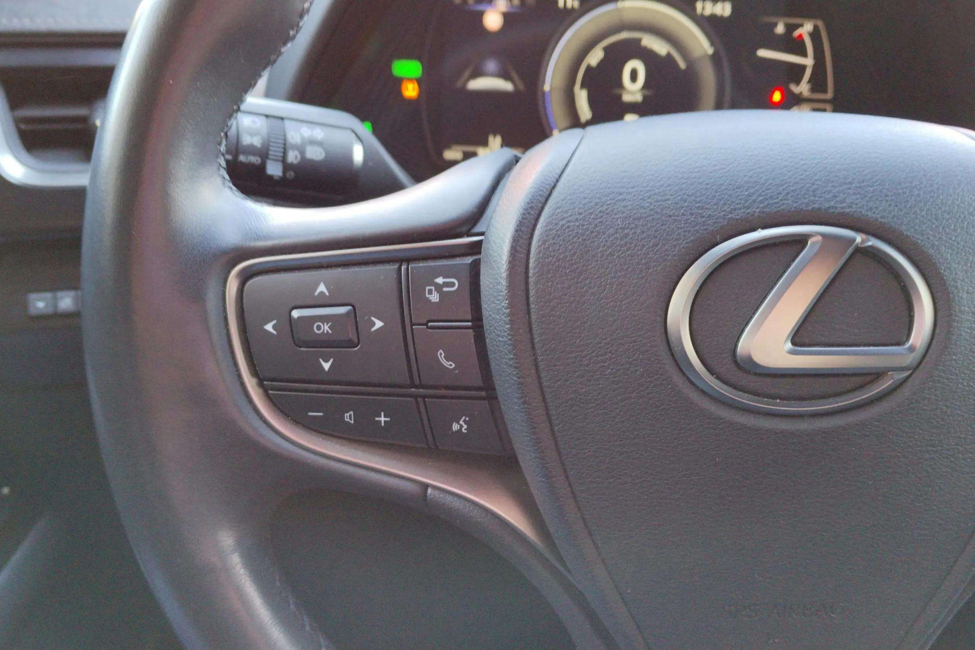 Lexus UX 2.0 250h Business - foto 17