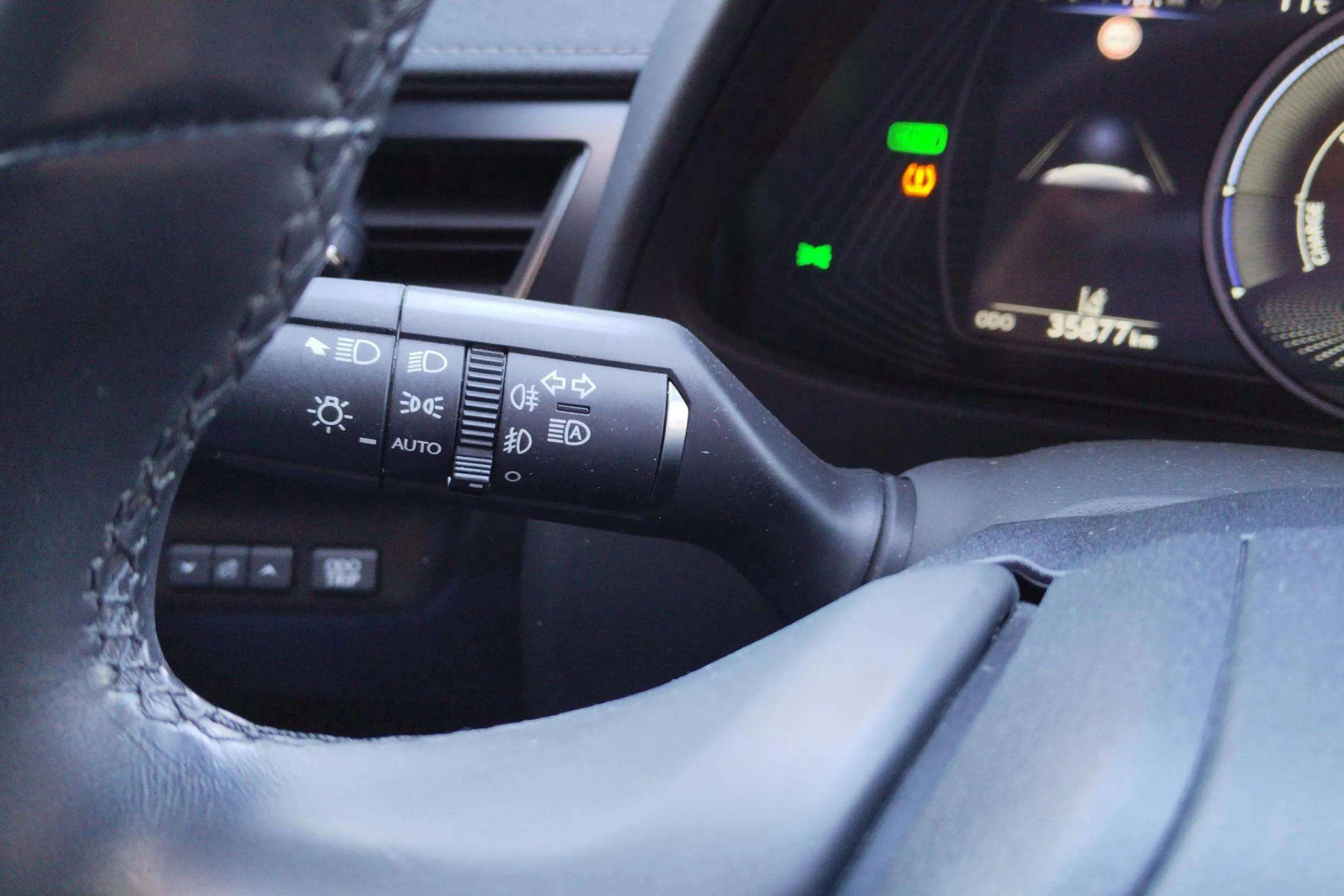 Lexus UX 2.0 250h Business - foto 19