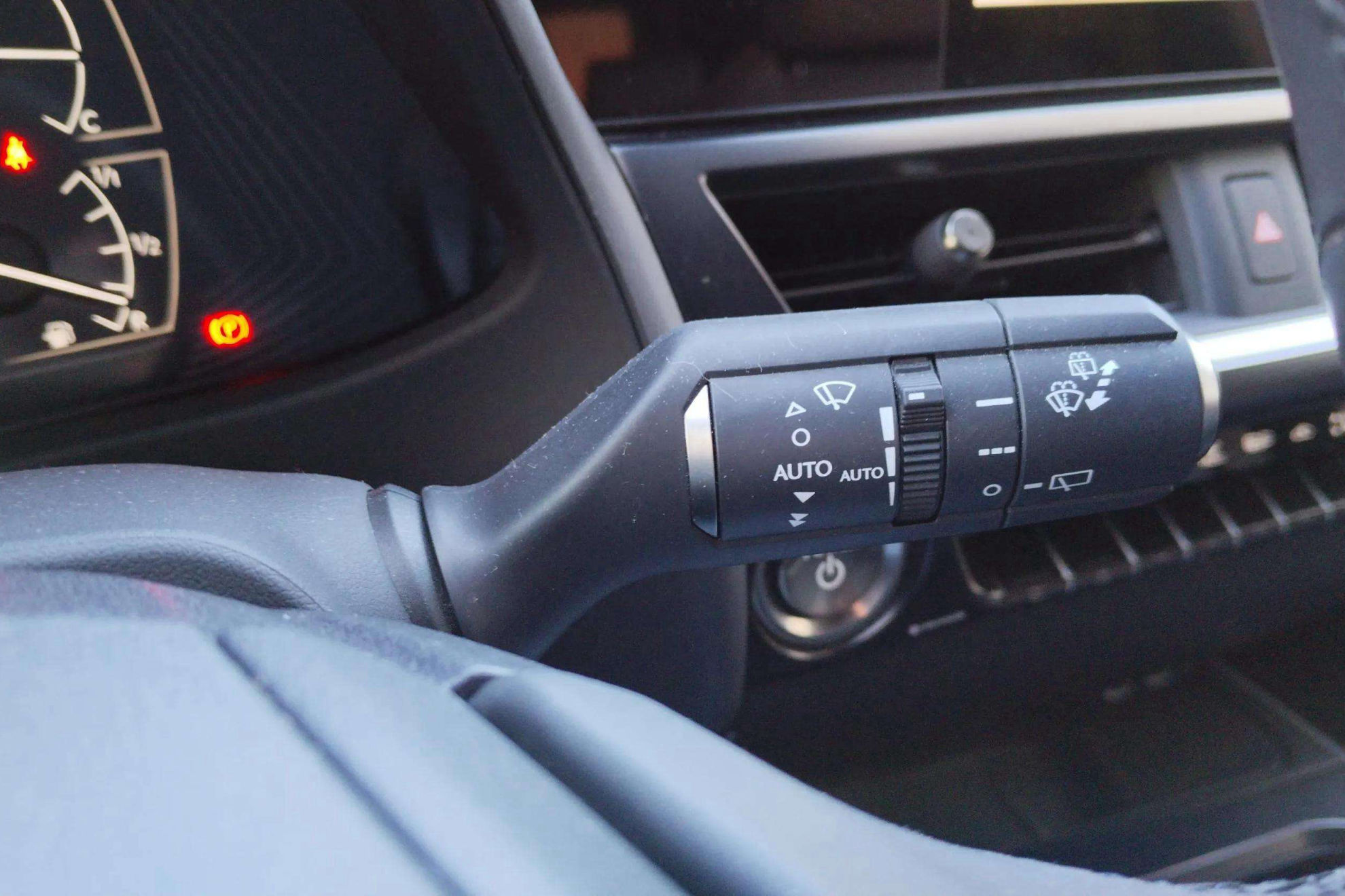 Lexus UX 2.0 250h Business - foto 20