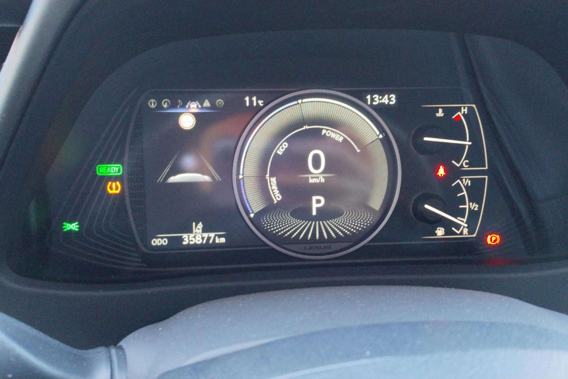 Lexus UX 2.0 250h Business - foto 21