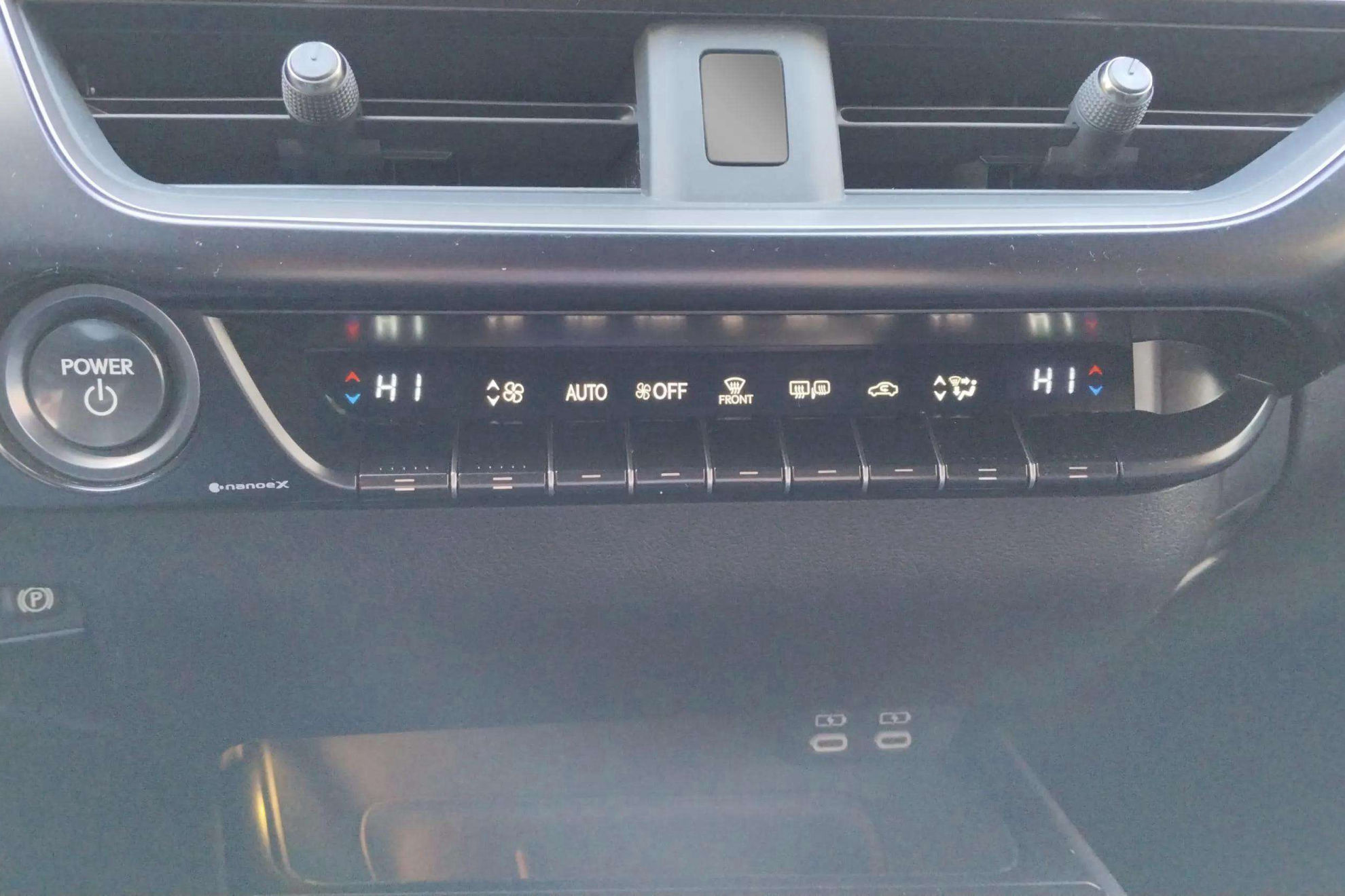 Lexus UX 2.0 250h Business - foto 25