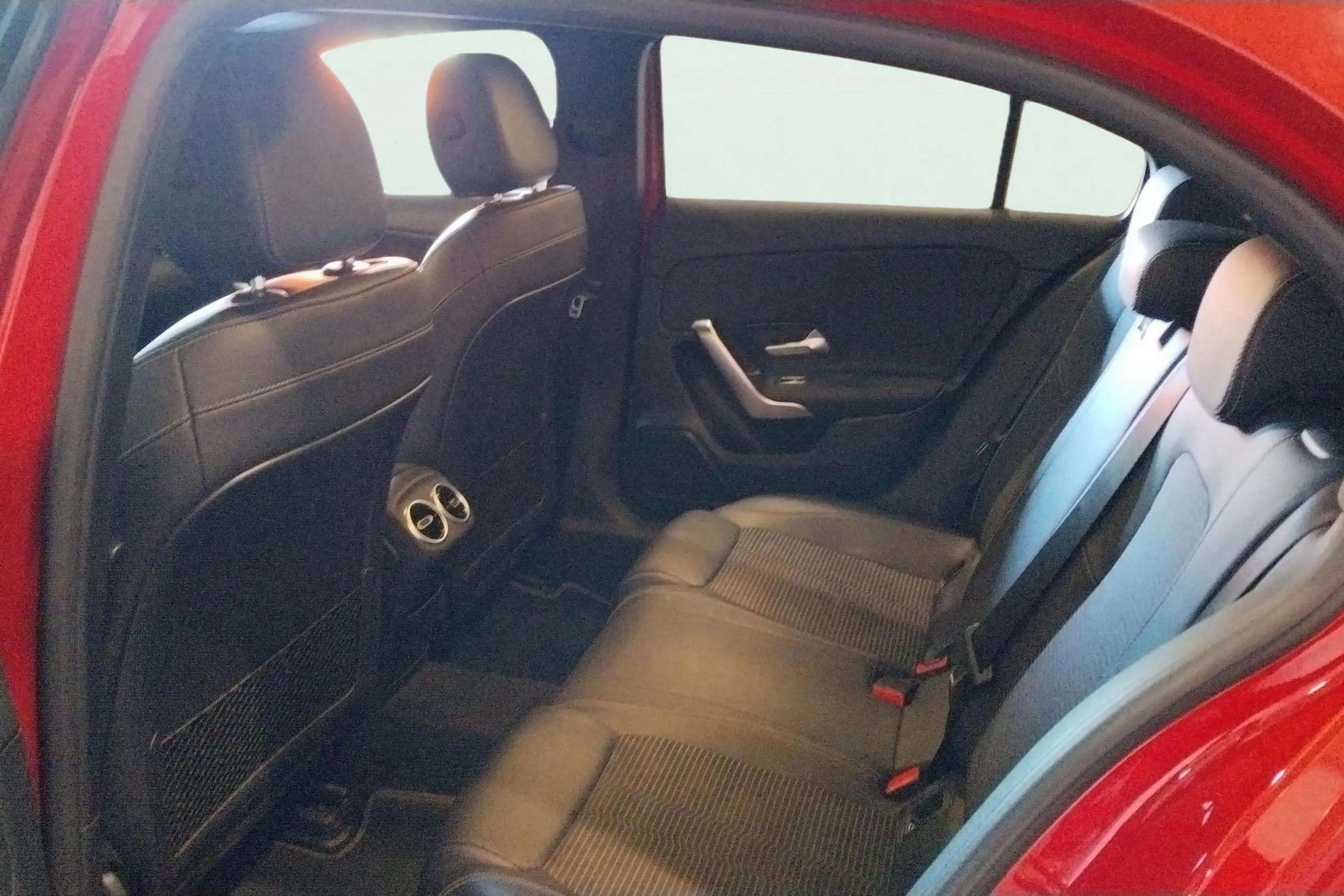 Mercedes-Benz Clase A A 180 d - foto 8