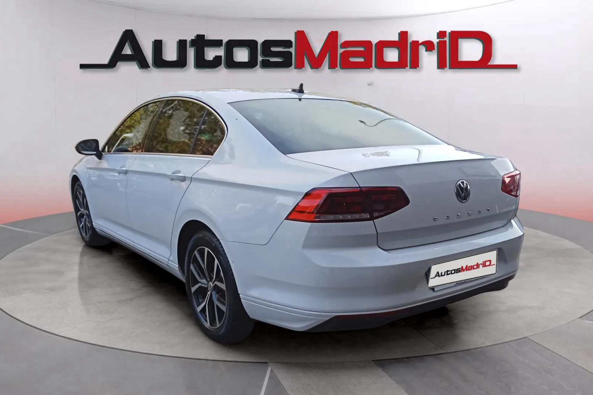 Volkswagen Passat 1.6 TDI DSG - foto 4
