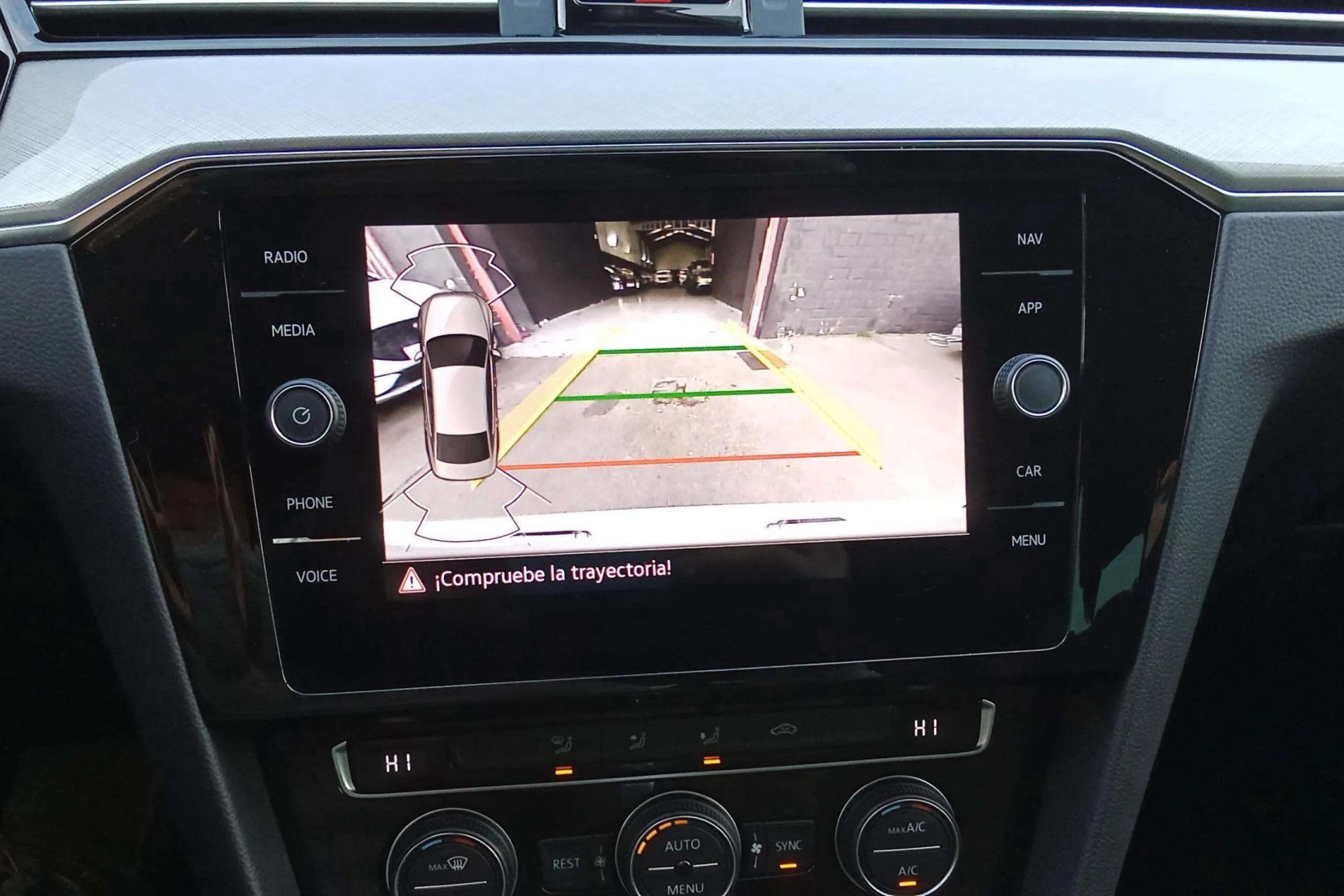 Volkswagen Passat 1.6 TDI DSG - foto 21