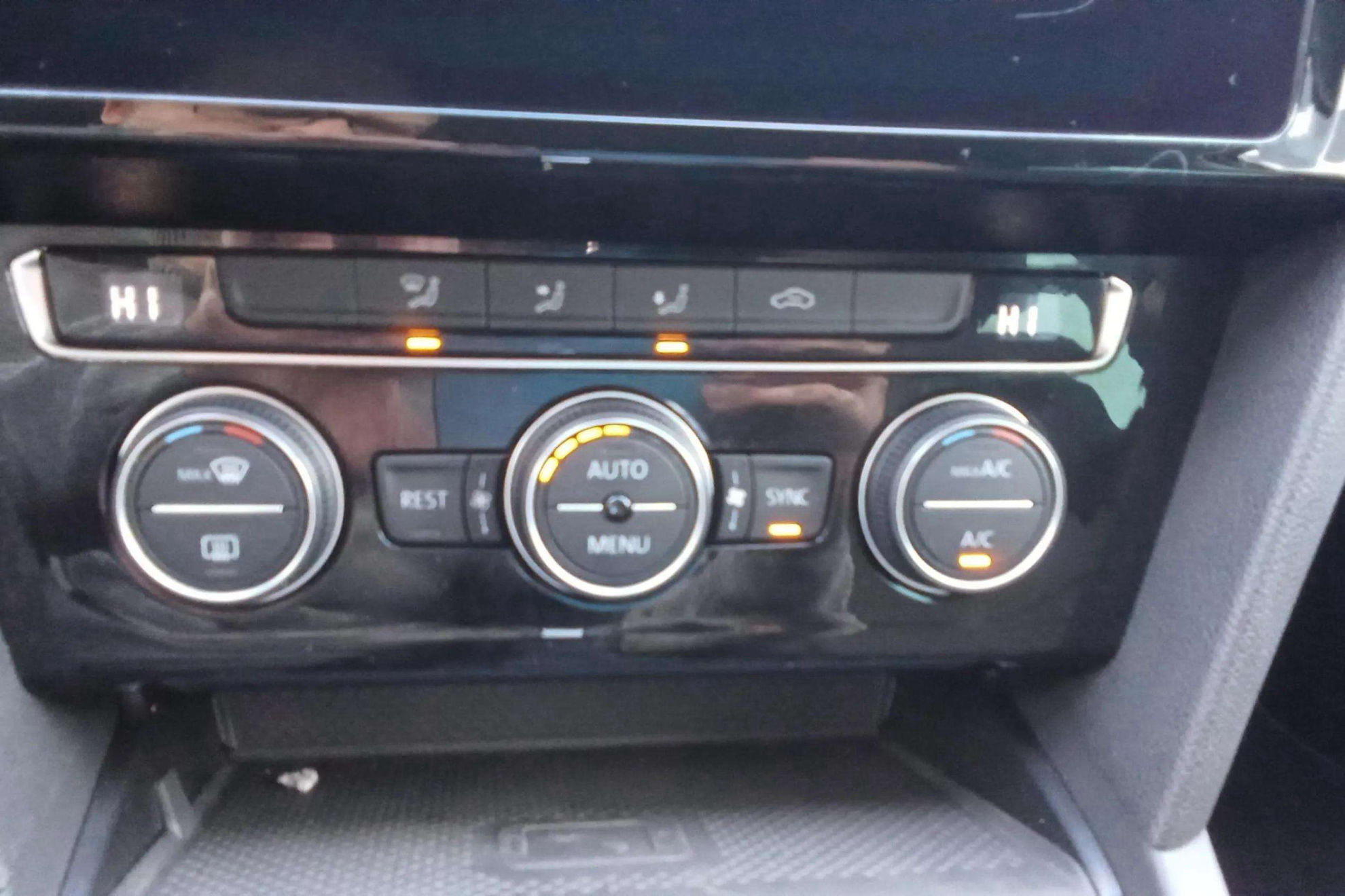 Volkswagen Passat 1.6 TDI DSG - foto 23