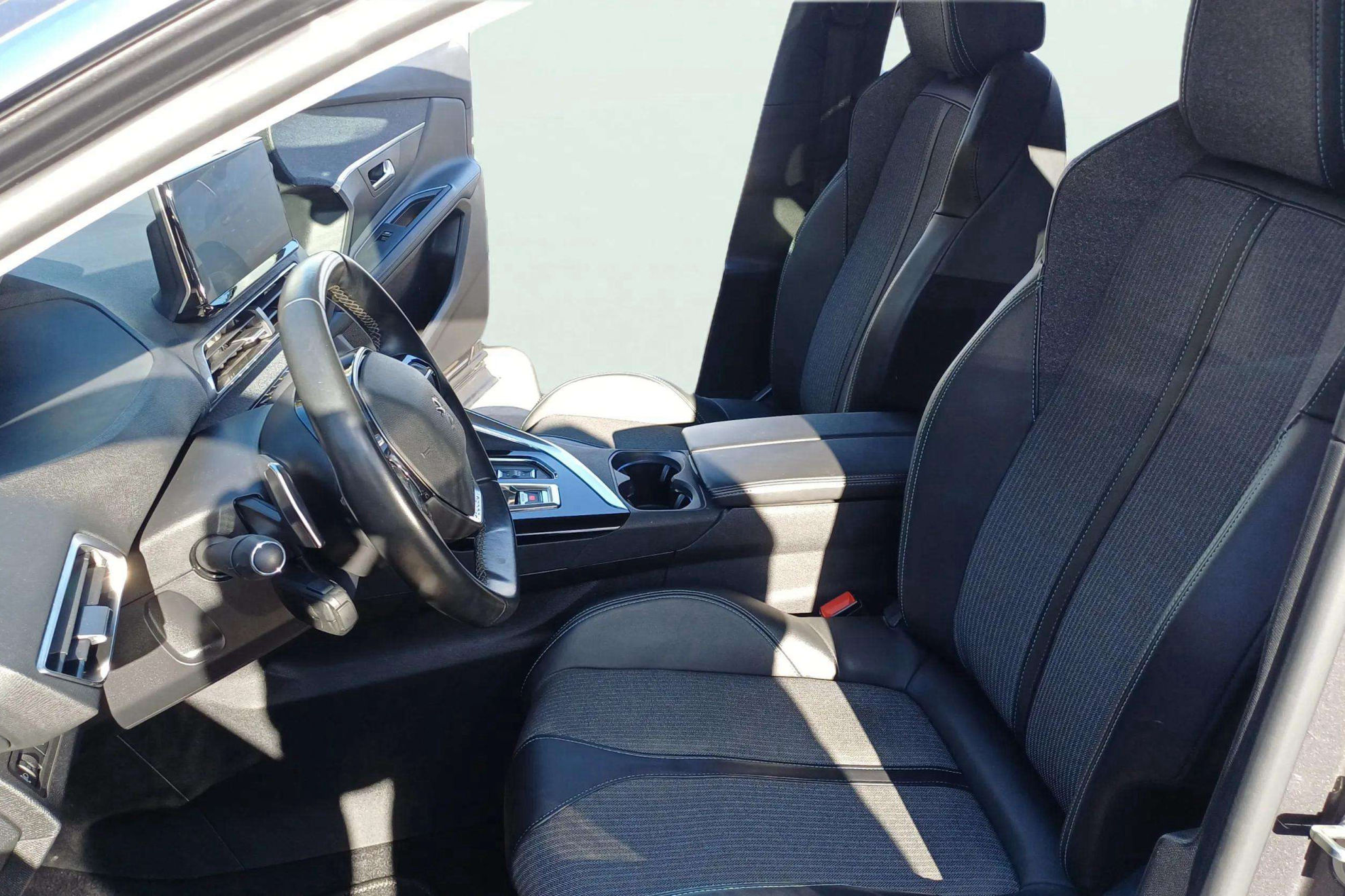 Peugeot 3008 1.5 BlueHDi Allure EAT8 - foto 17