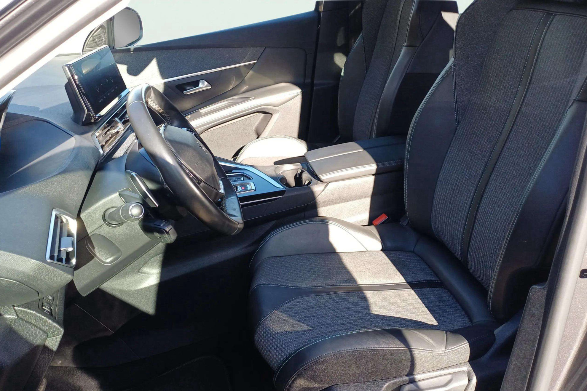 Peugeot 3008 1.5 BlueHDi Allure EAT8 - foto 18
