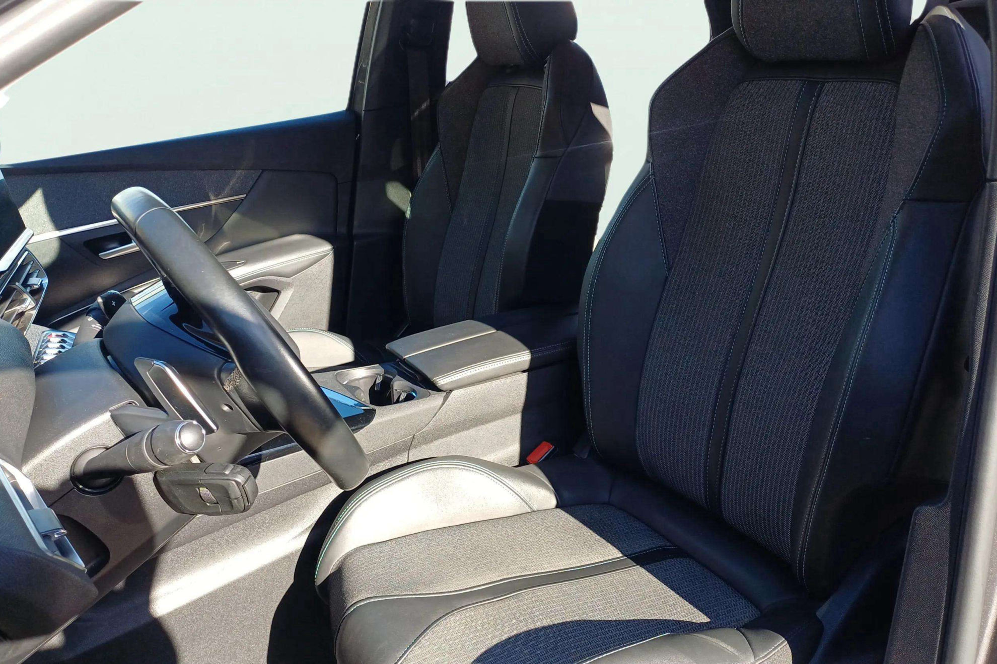 Peugeot 3008 1.5 BlueHDi Allure EAT8 - foto 19