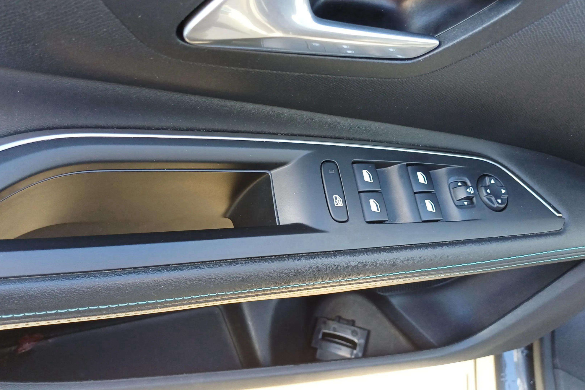Peugeot 3008 1.5 BlueHDi Allure EAT8 - foto 22