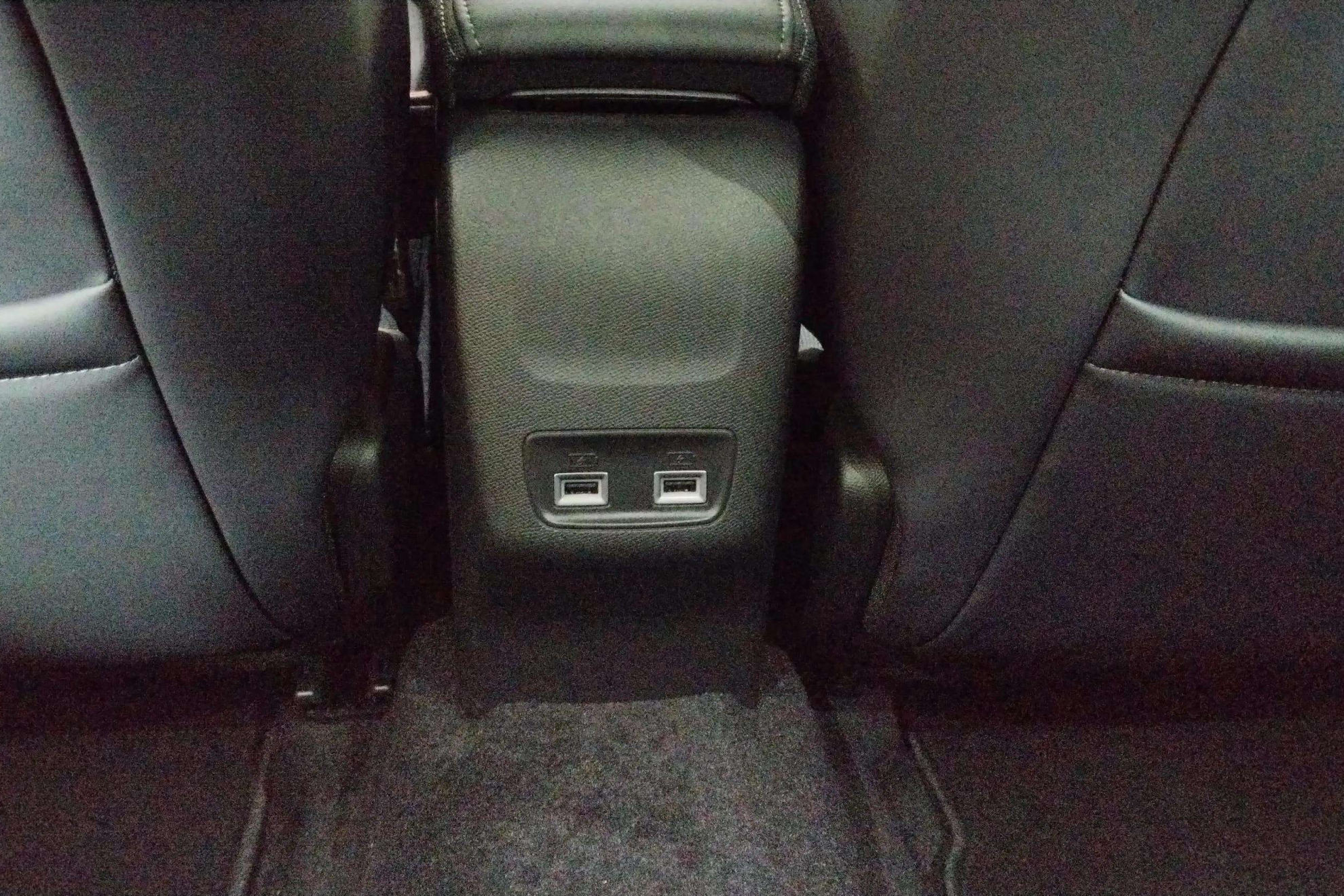 Peugeot 2008 Allure PureTech 130 BVM6 - foto 11