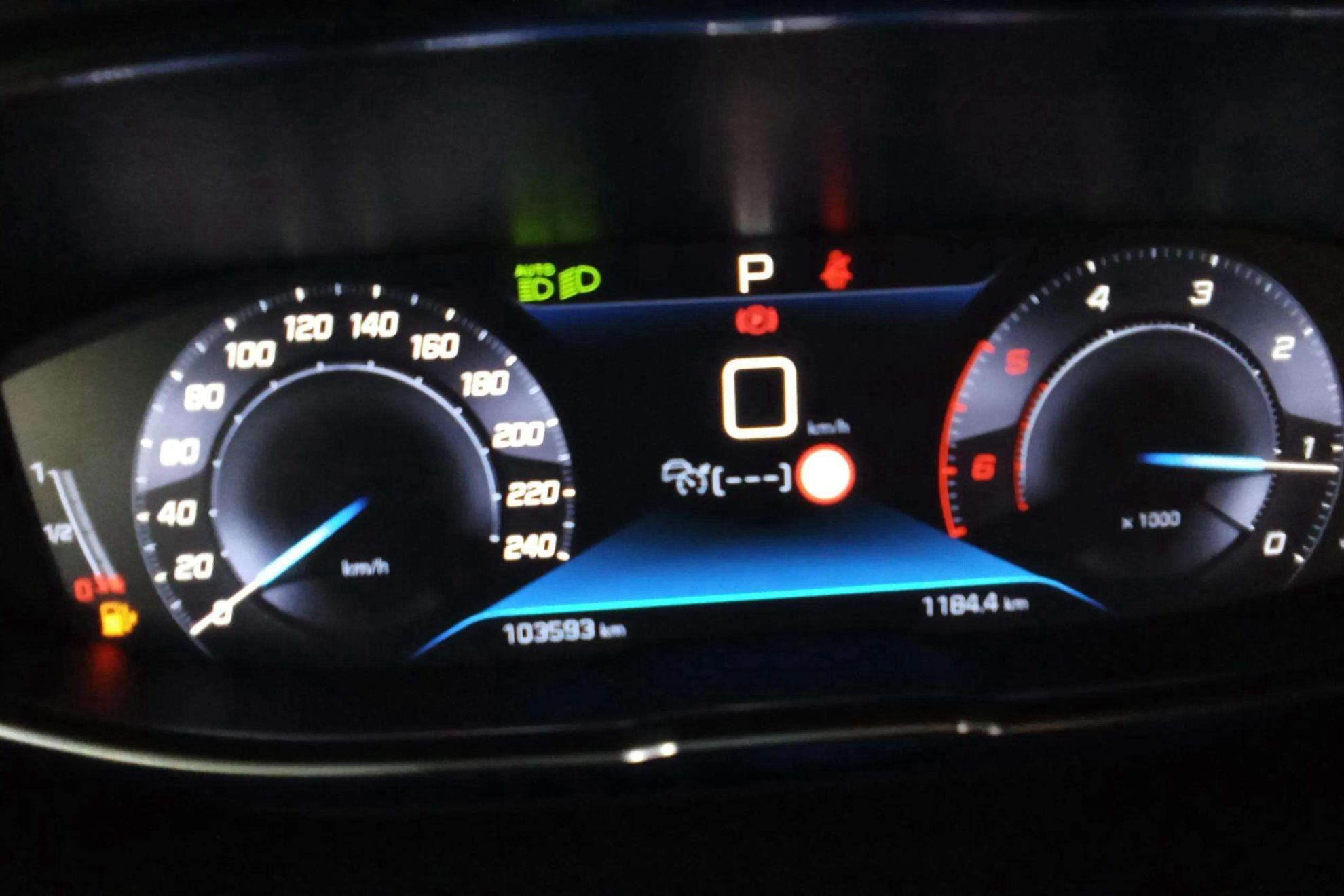 Peugeot 3008 1.5 BlueHDi Allure EAT8 - foto 11