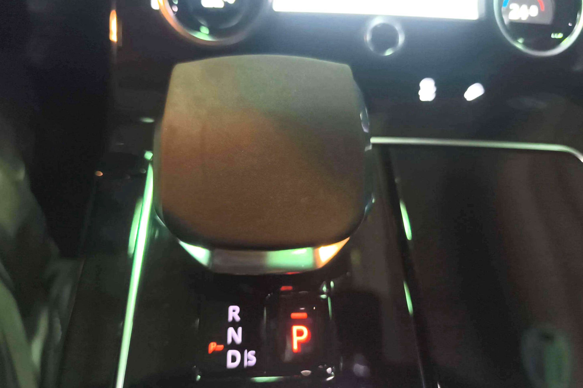 Land Rover Range Rover Velar 2.0D I4 S 4WD - foto 28