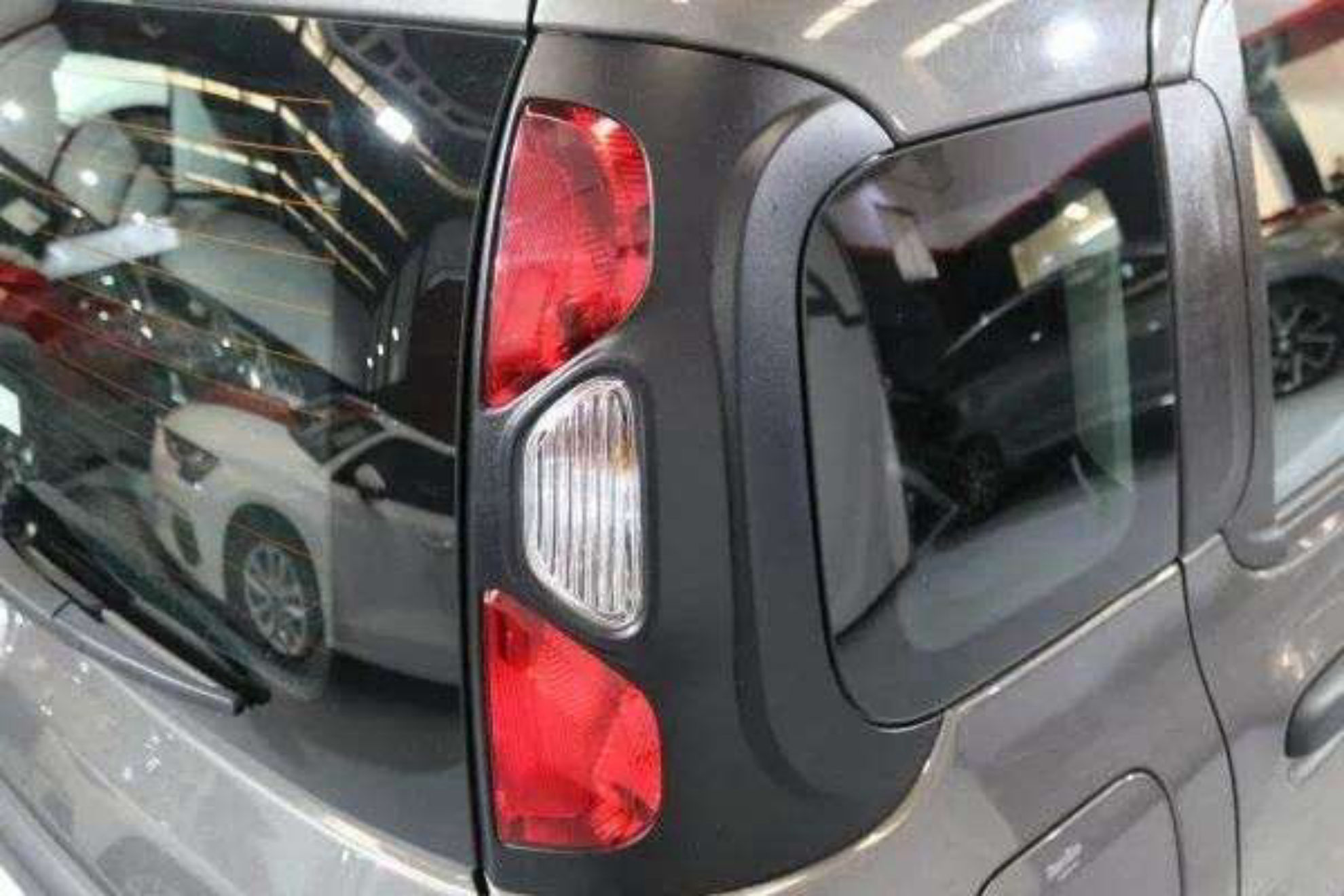 Fiat Panda Red 1.0 Hybrid - foto 24