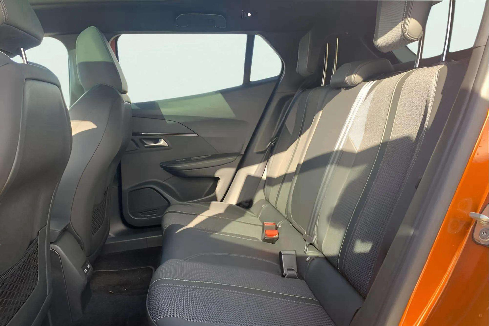 Peugeot 2008 GT PureTech 130 BVM6 - foto 10