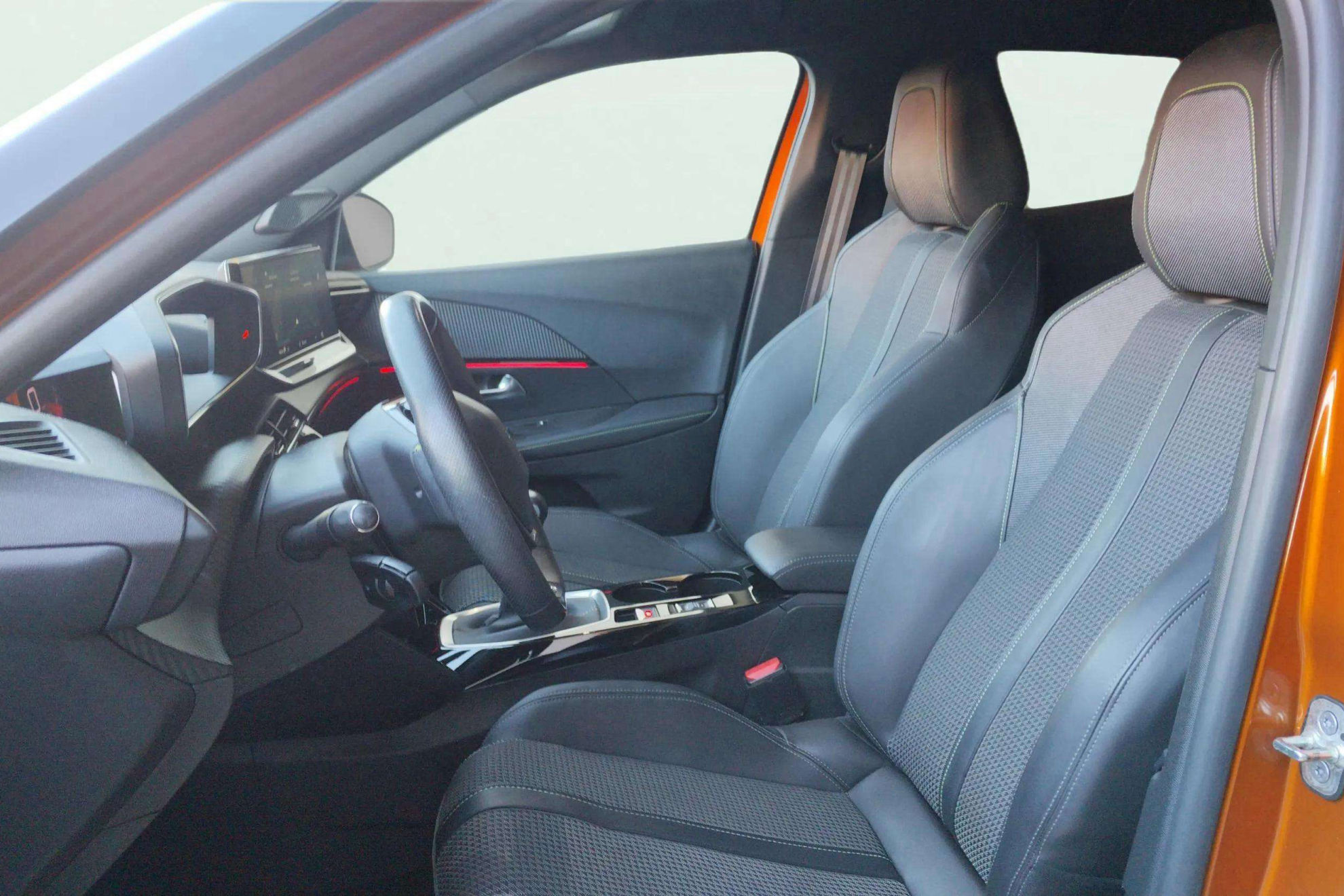 Peugeot 2008 GT PureTech 130 BVM6 - foto 12