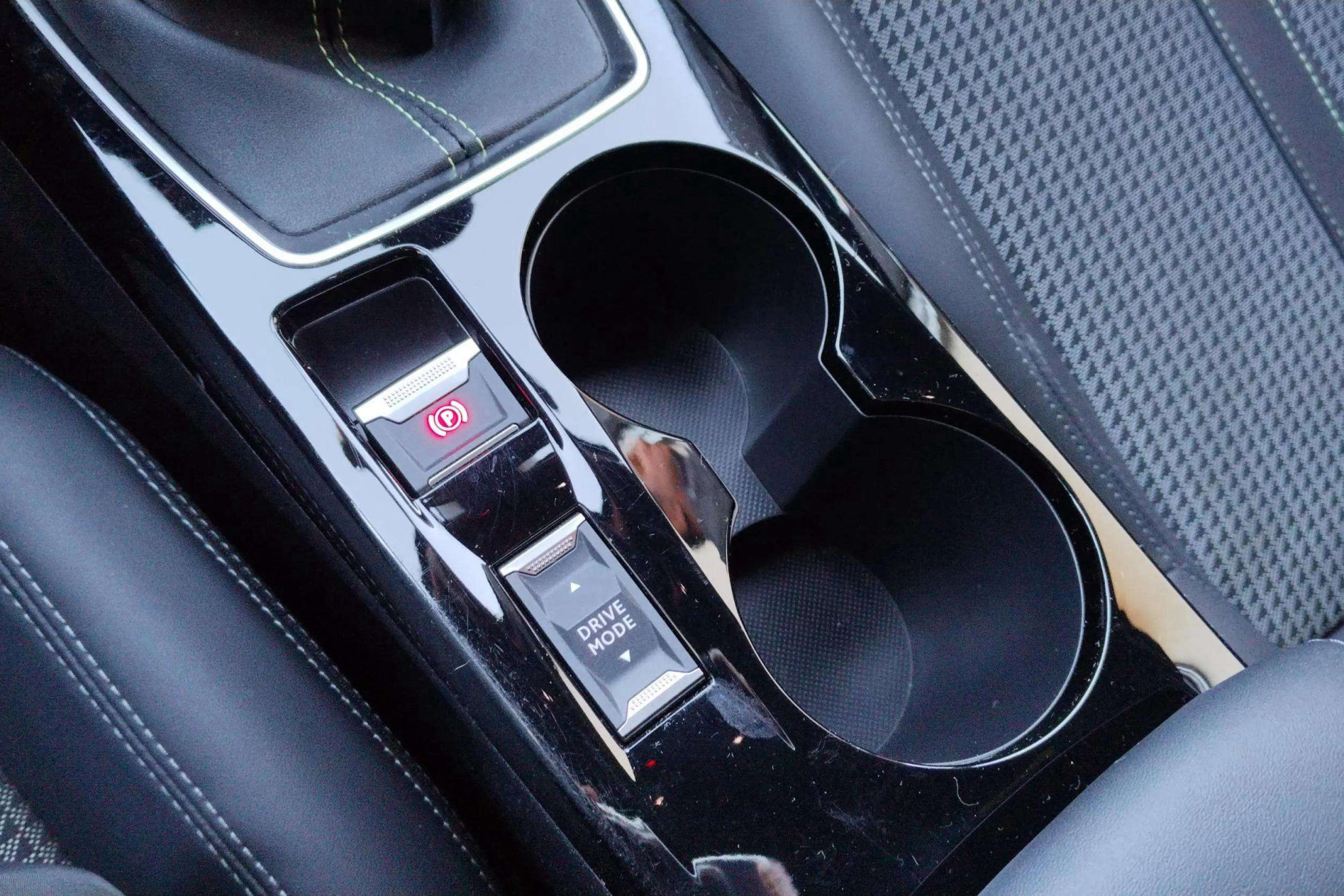 Peugeot 2008 GT PureTech 130 BVM6 - foto 15