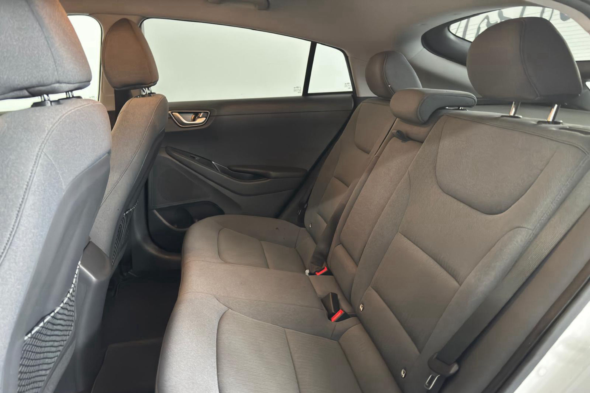 Hyundai Ioniq 1.6 GDI HEV Klass DCT - foto 12