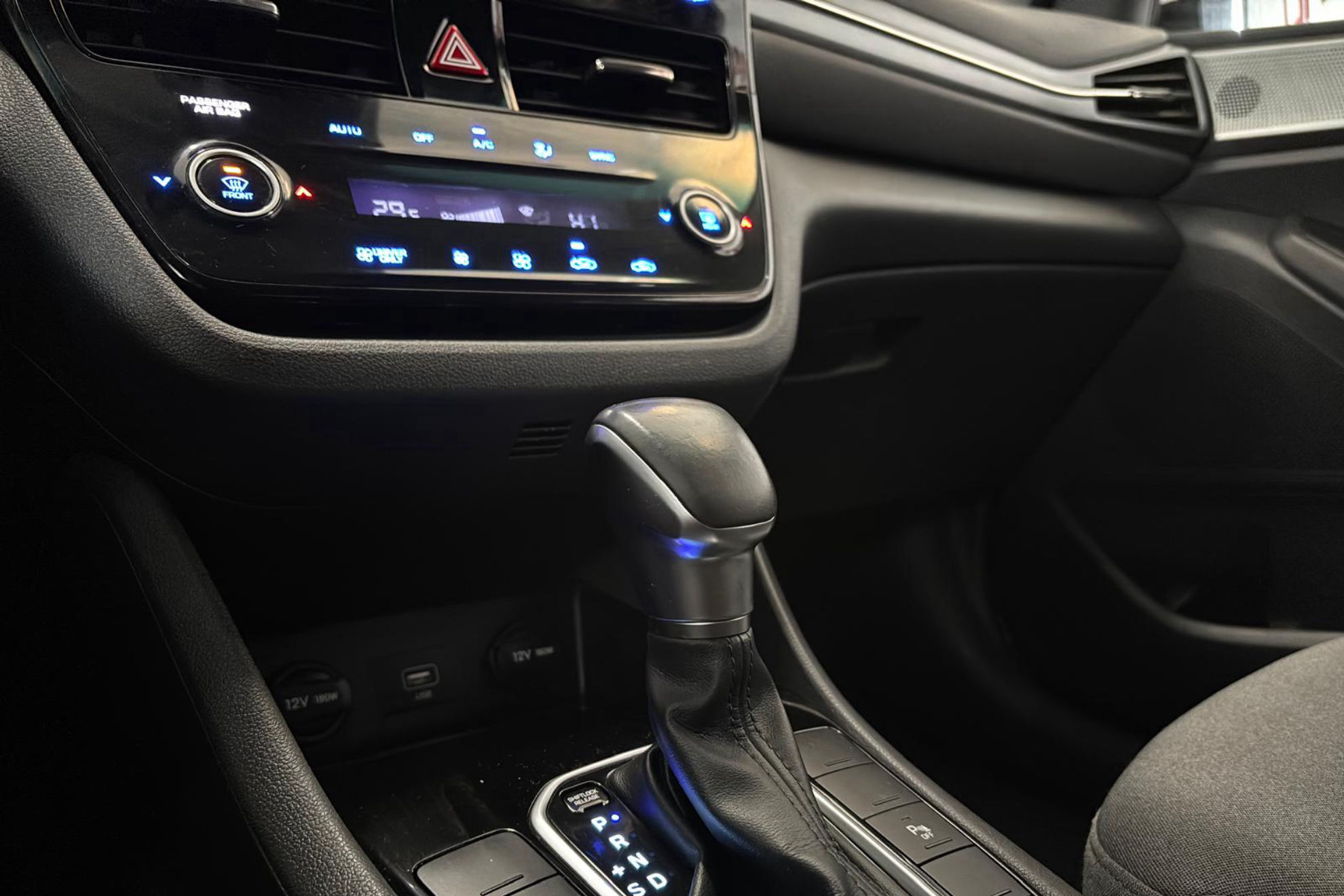 Hyundai Ioniq 1.6 GDI HEV Klass DCT - foto 32