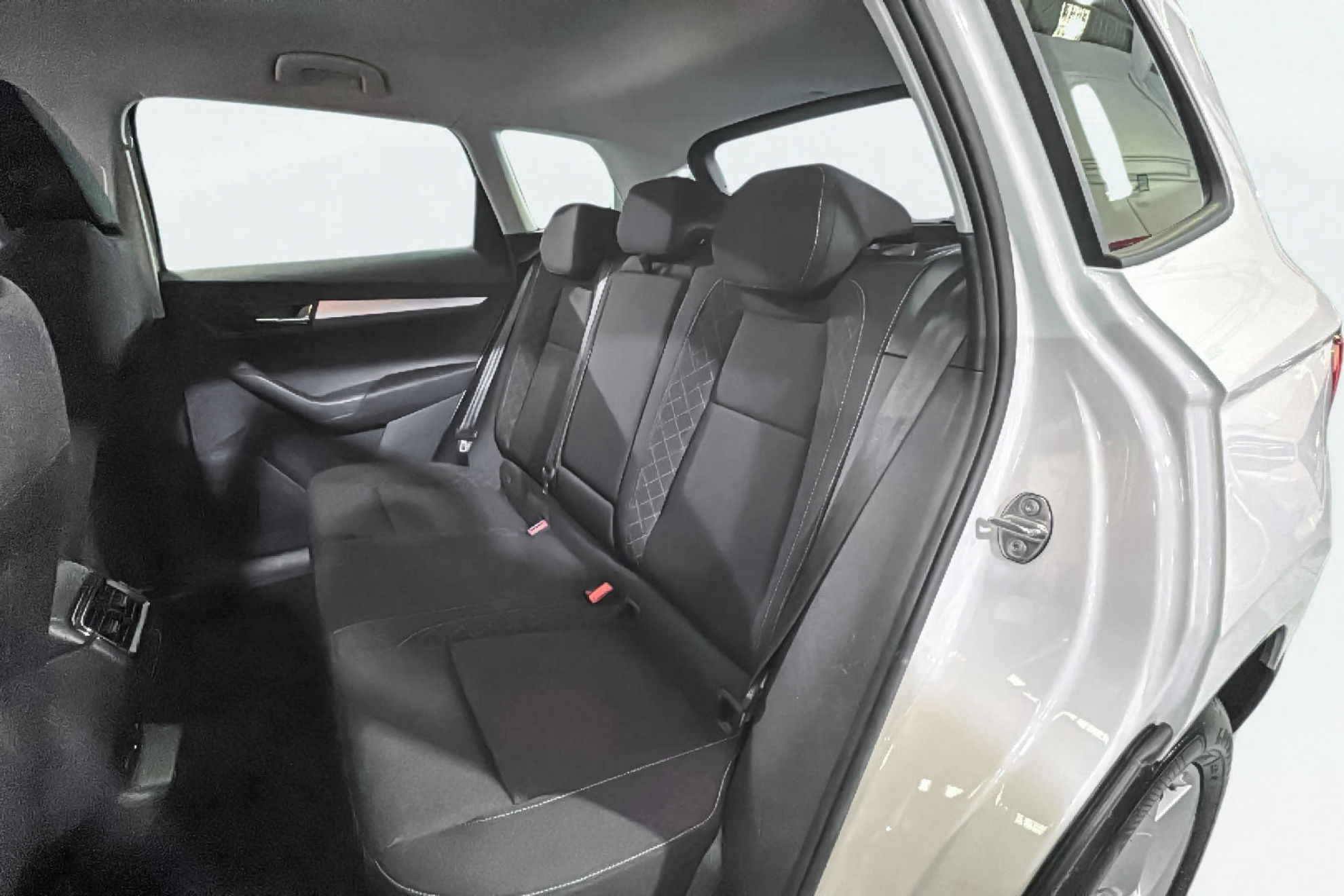 Škoda Karoq 2.0 TDI DSG 4x4 Ambition - foto 20