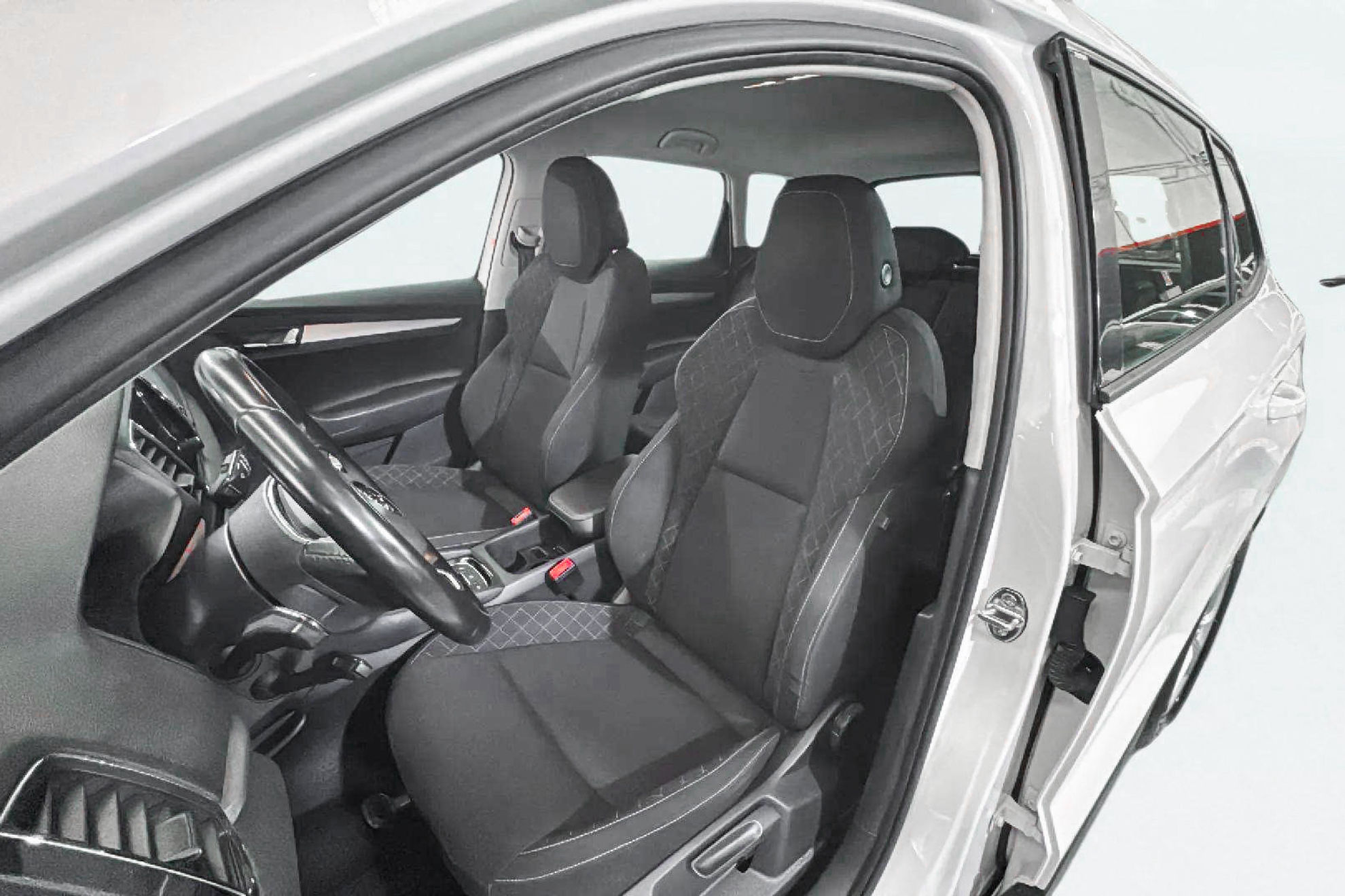Škoda Karoq 2.0 TDI DSG 4x4 Ambition - foto 18