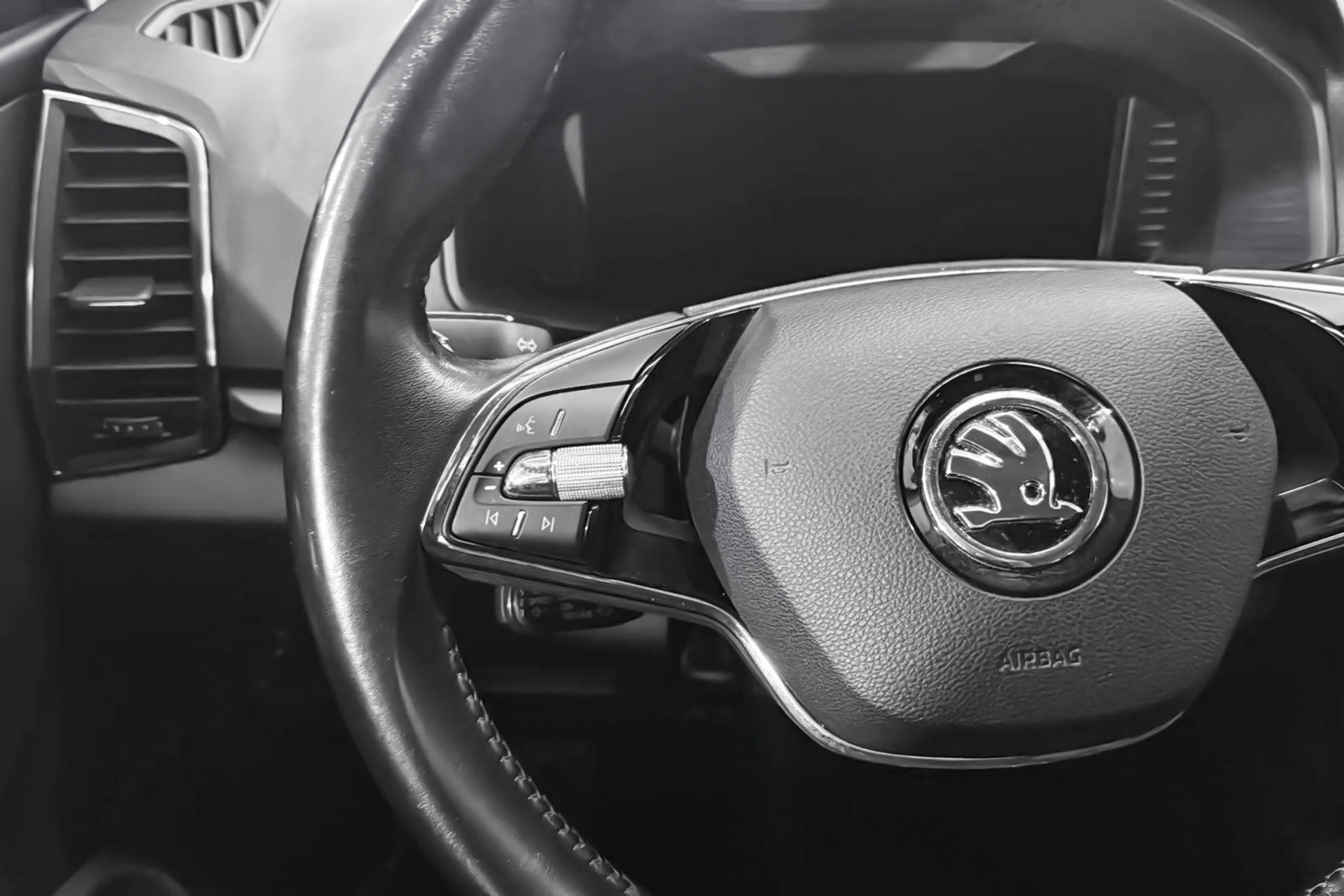 Škoda Karoq 2.0 TDI DSG 4x4 Ambition - foto 27