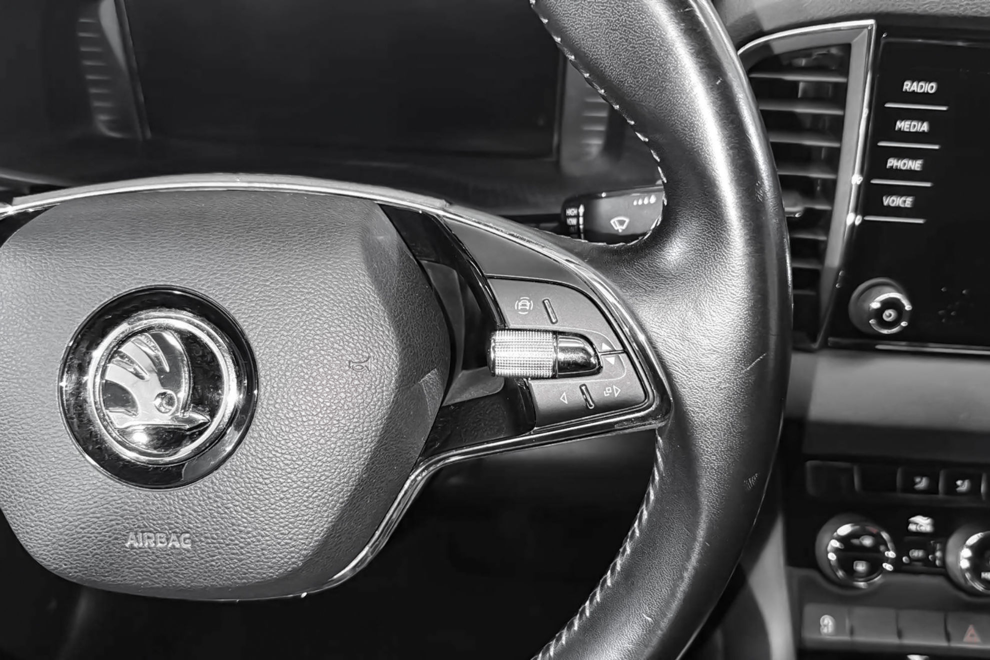 Škoda Karoq 2.0 TDI DSG 4x4 Ambition - foto 28