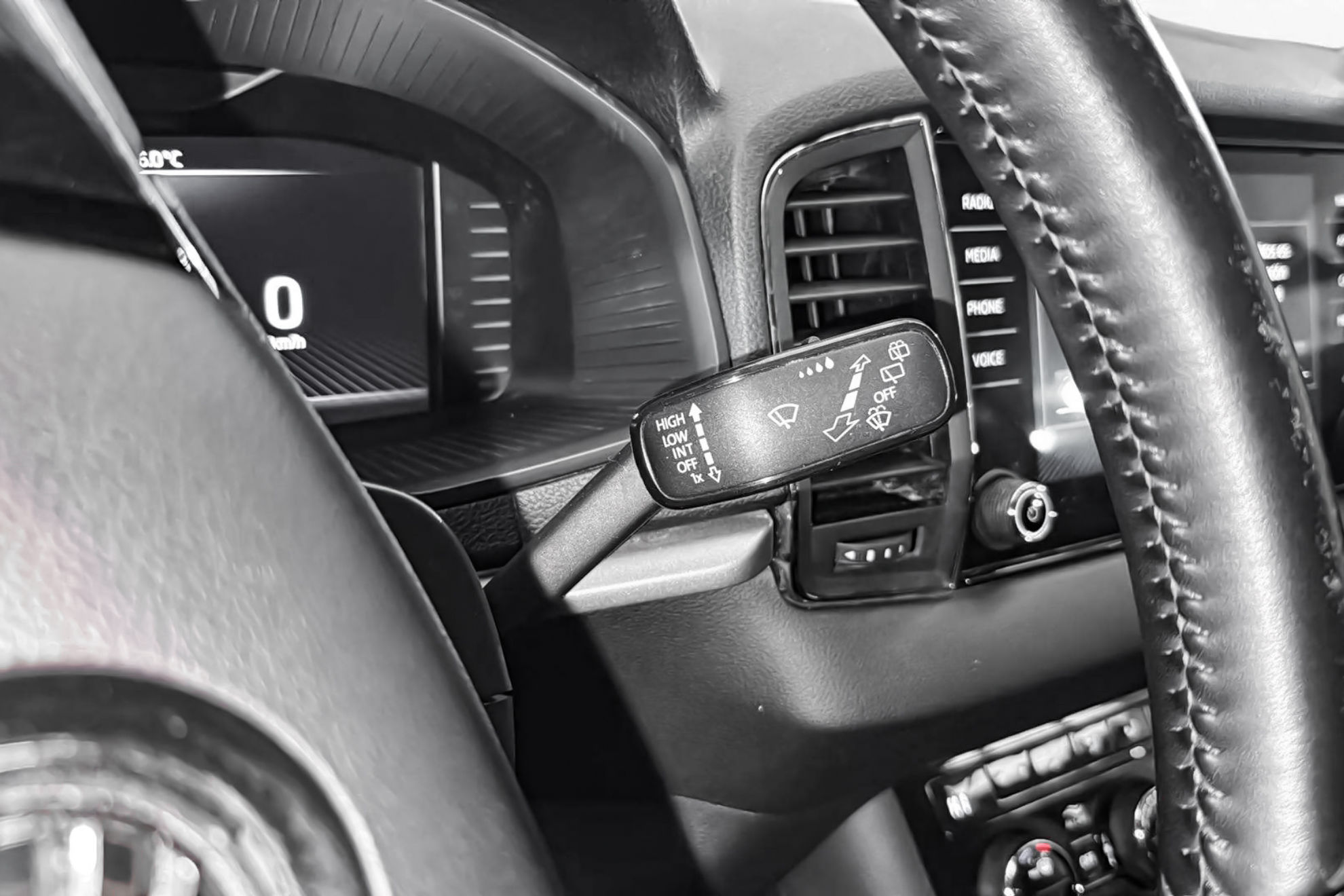 Škoda Karoq 2.0 TDI DSG 4x4 Ambition - foto 30