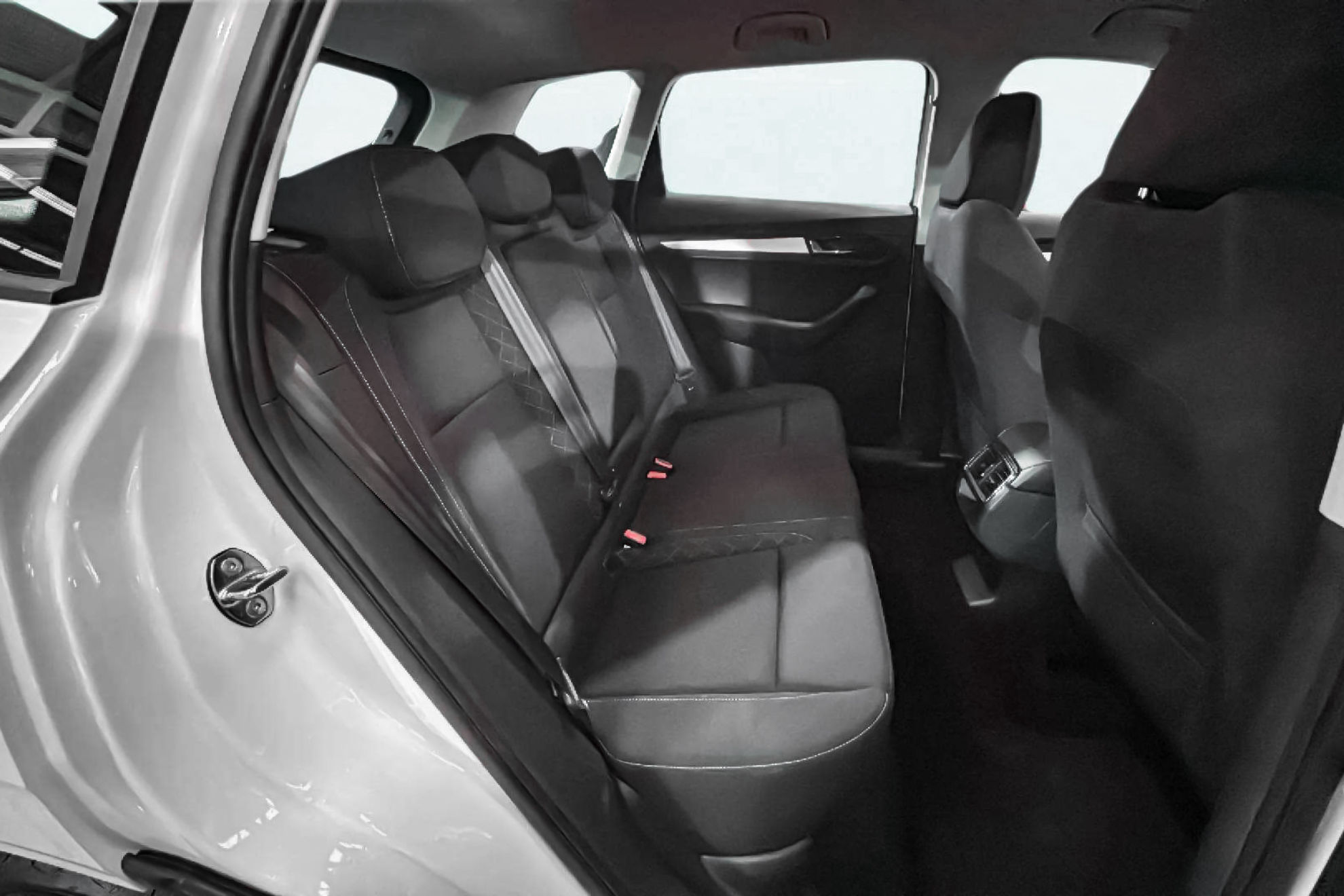 Škoda Karoq 2.0 TDI DSG 4x4 Ambition - foto 24
