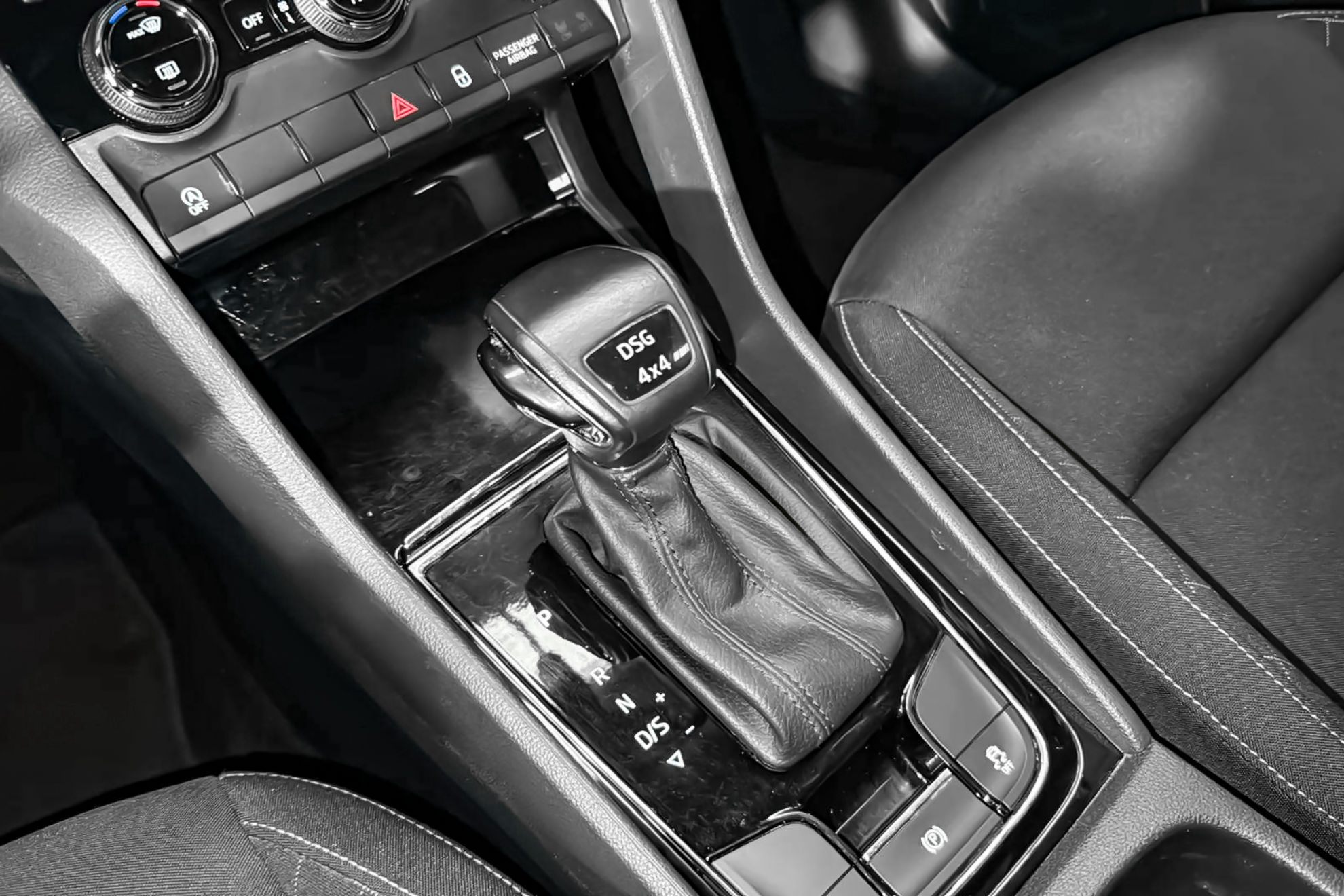 Škoda Karoq 2.0 TDI DSG 4x4 Ambition - foto 41
