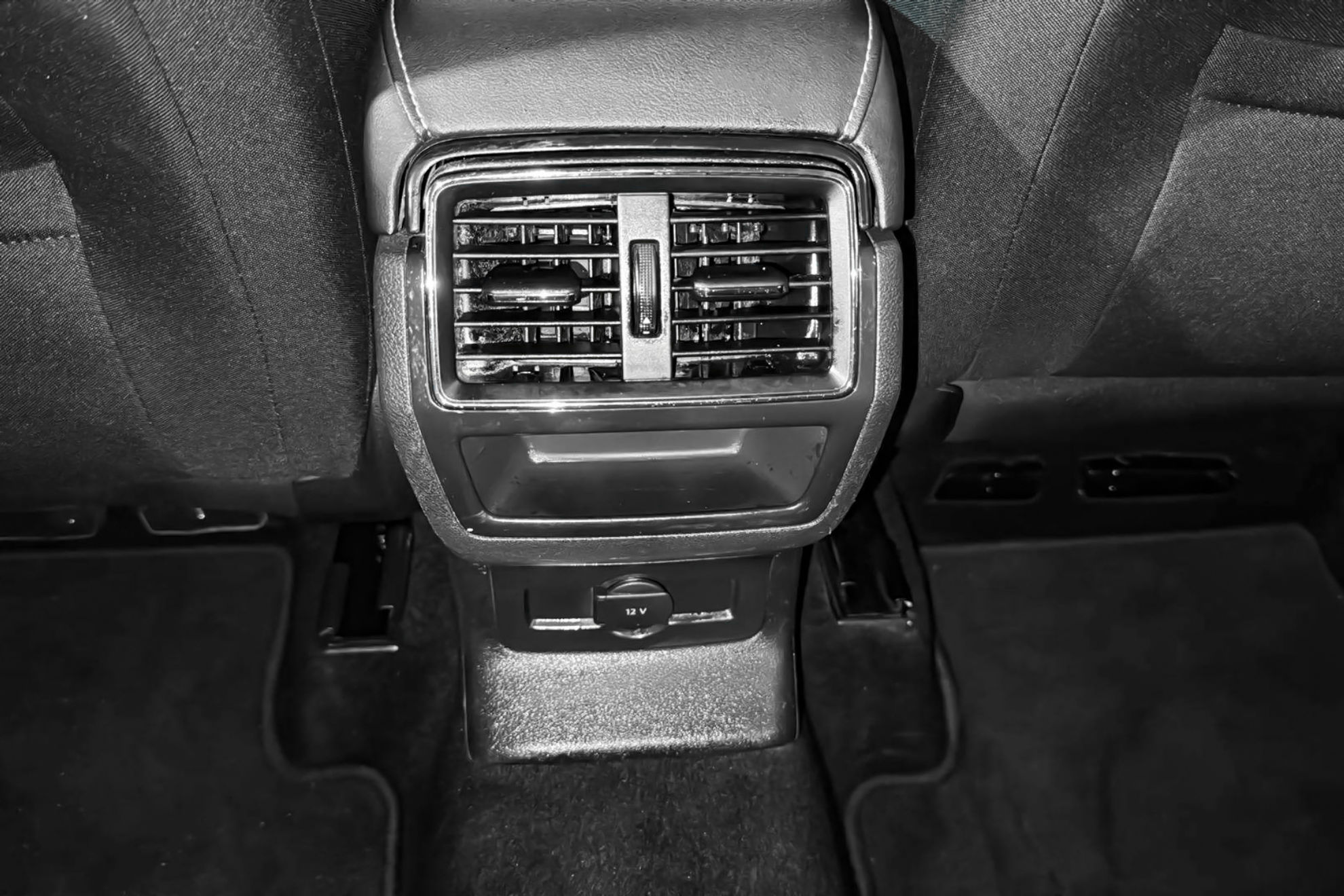Škoda Karoq 2.0 TDI DSG 4x4 Ambition - foto 45