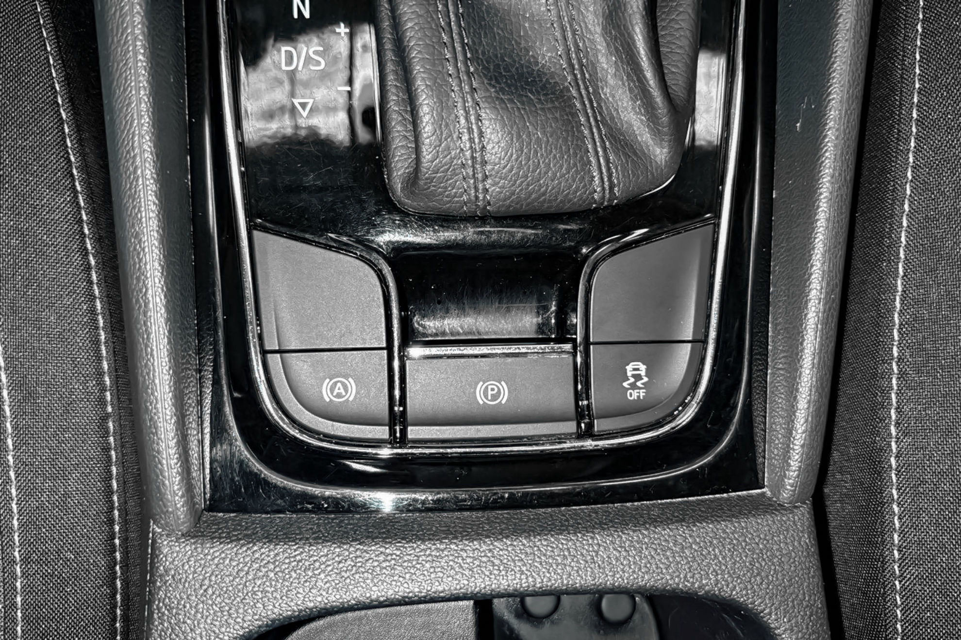 Škoda Karoq 2.0 TDI DSG 4x4 Ambition - foto 42