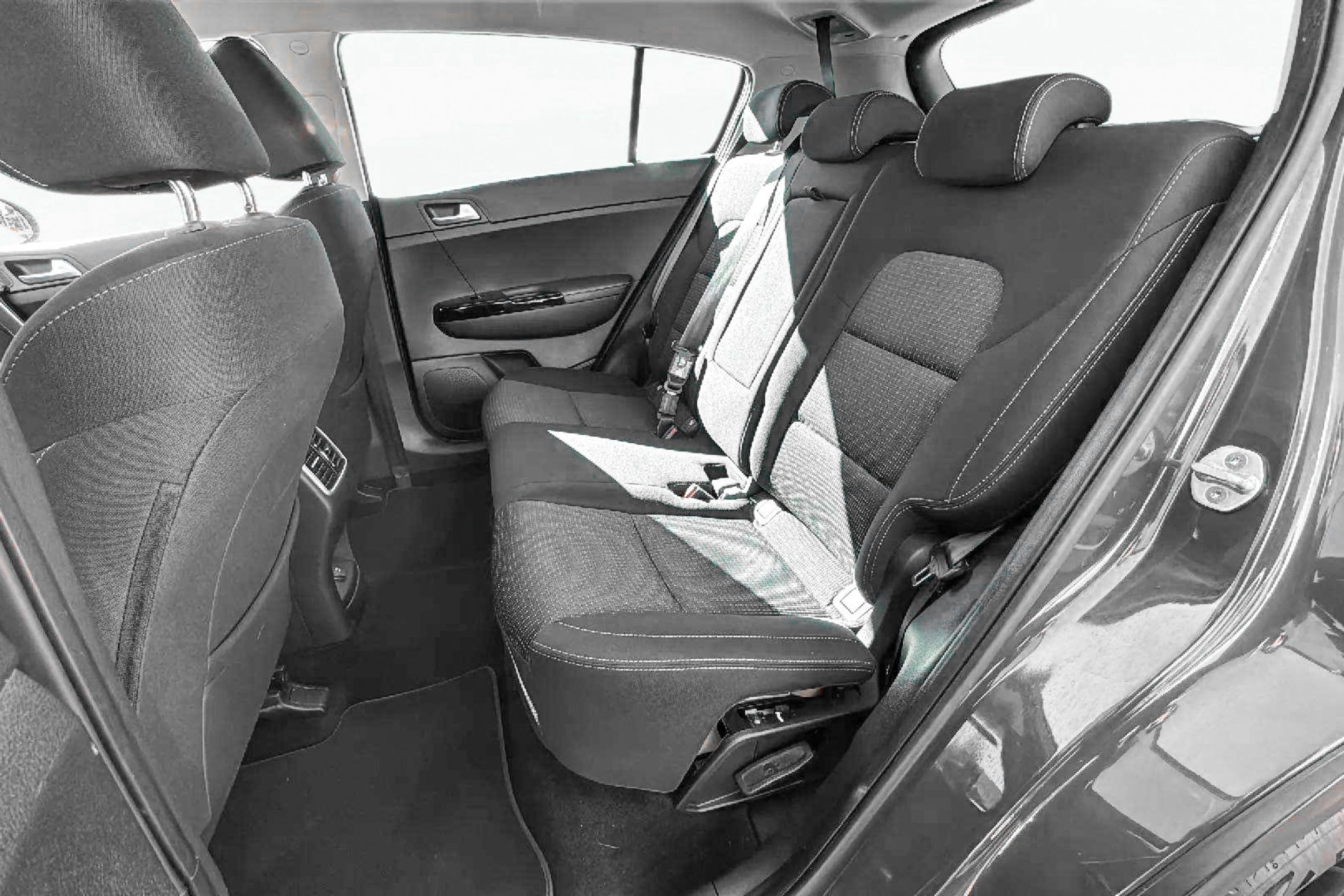 Kia Sportage 1.6 MHEV Drive 4x2 - foto 26