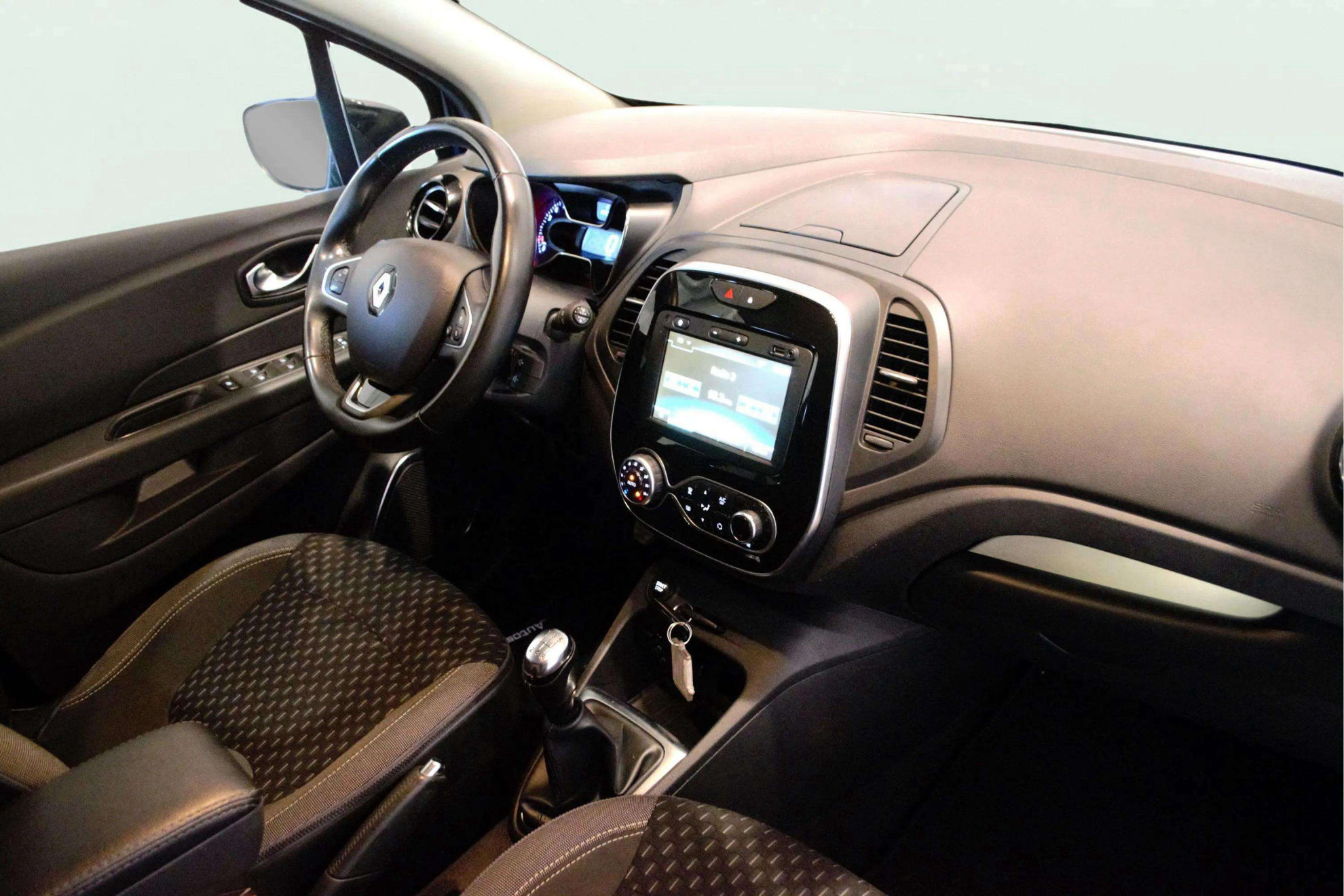 Renault Captur Limited TCe -18 - foto 8