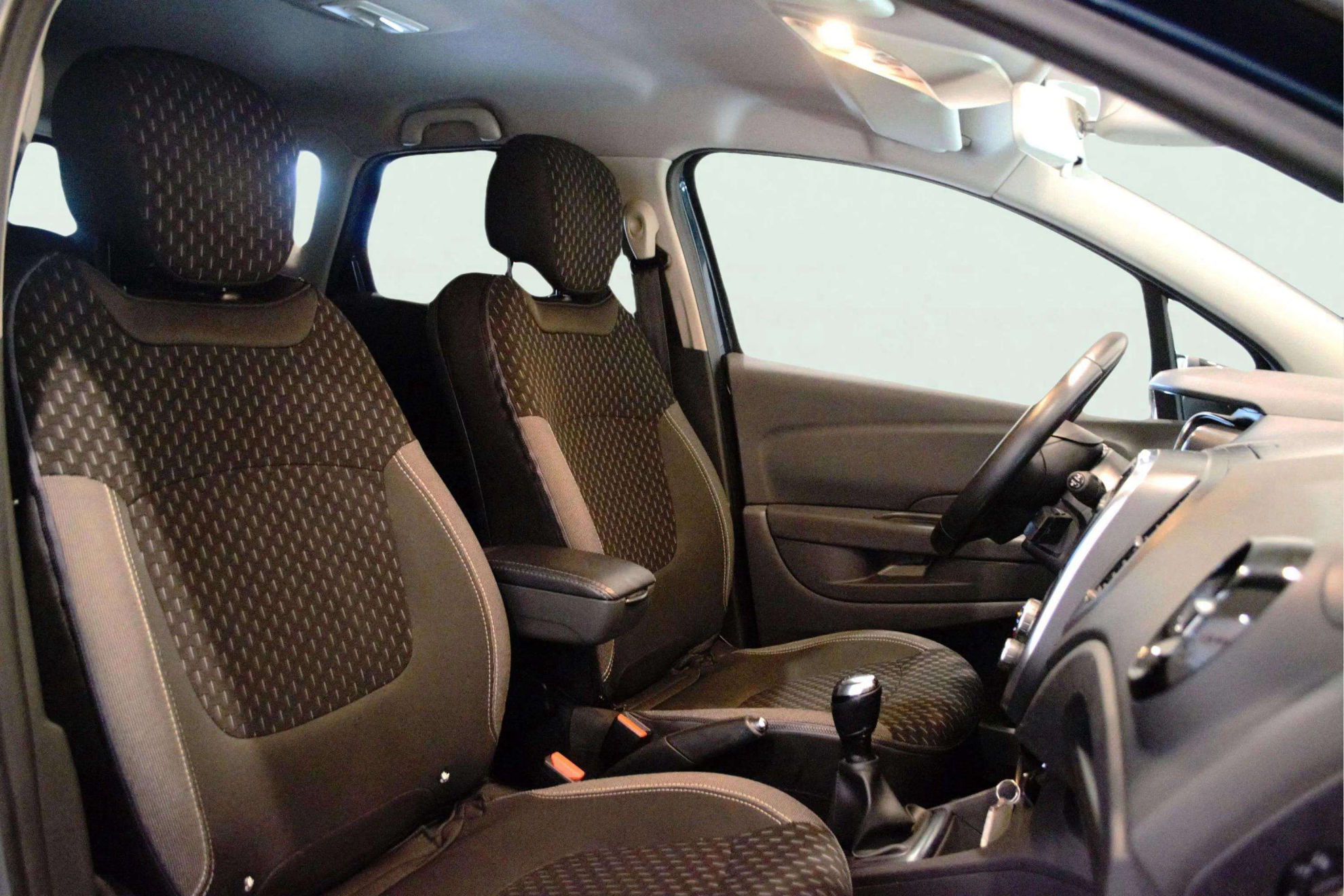Renault Captur Limited TCe -18 - foto 9