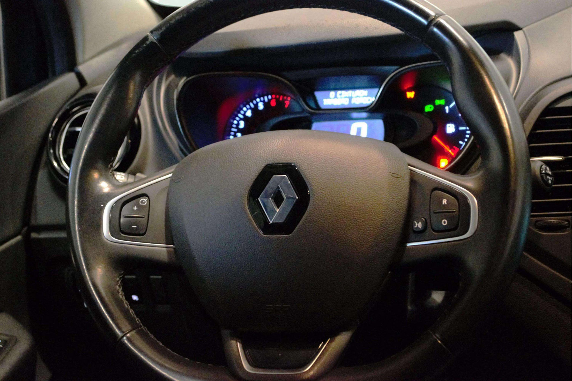 Renault Captur Limited TCe -18 - foto 16