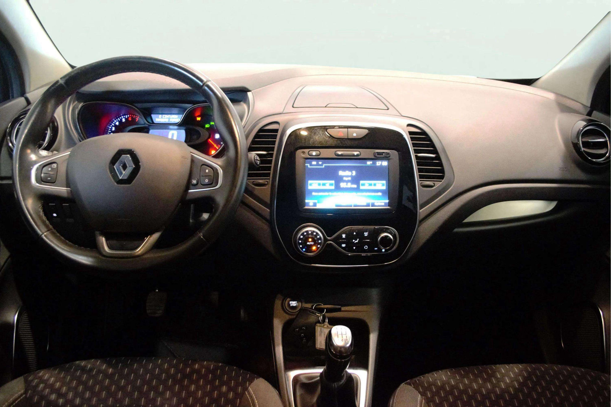Renault Captur Limited TCe -18 - foto 15