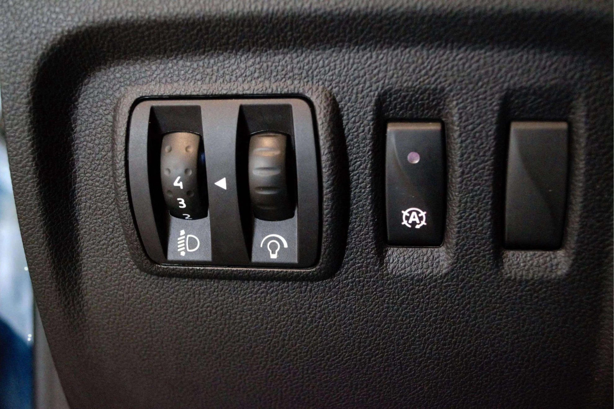 Renault Captur Limited TCe -18 - foto 17