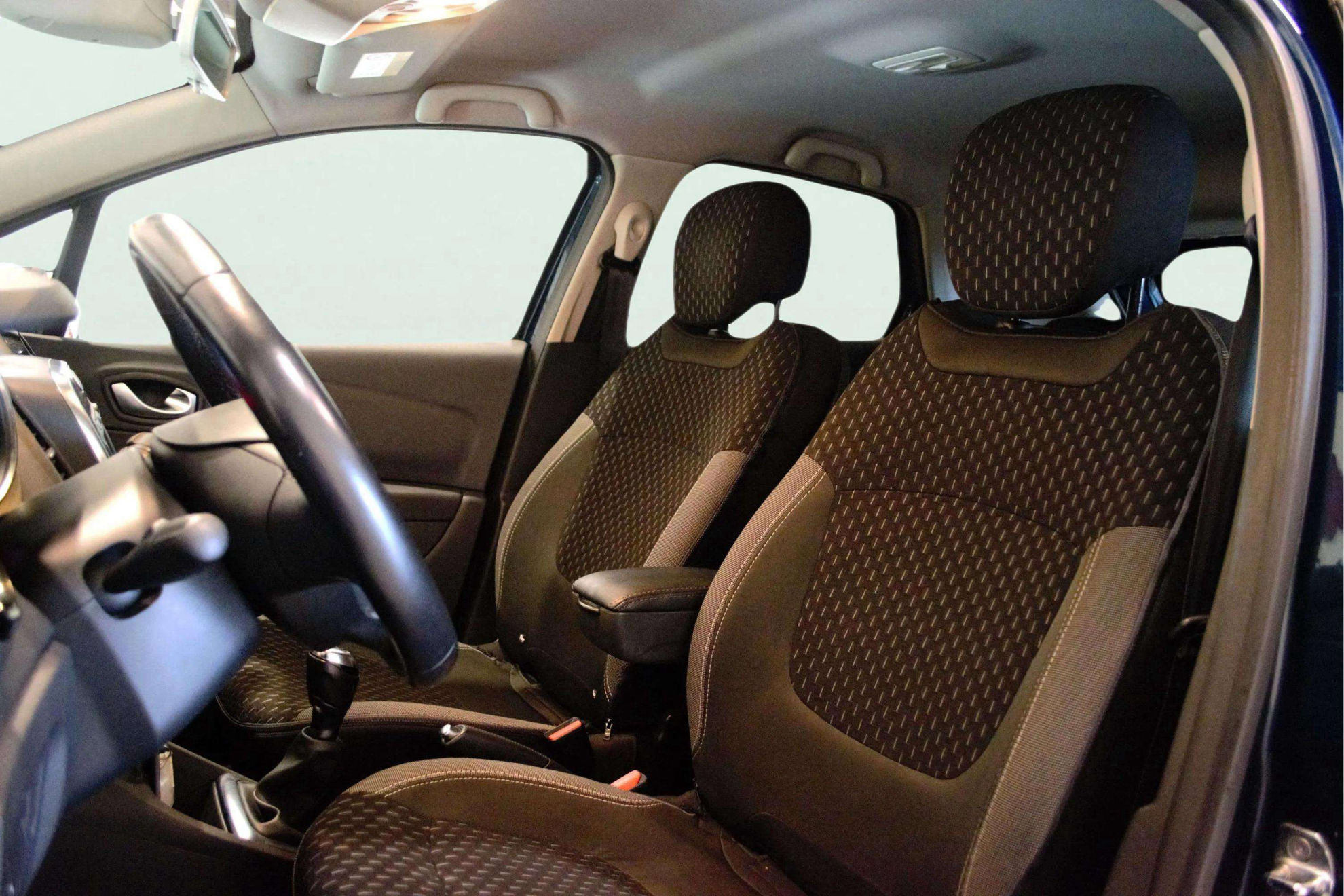 Renault Captur Limited TCe -18 - foto 13